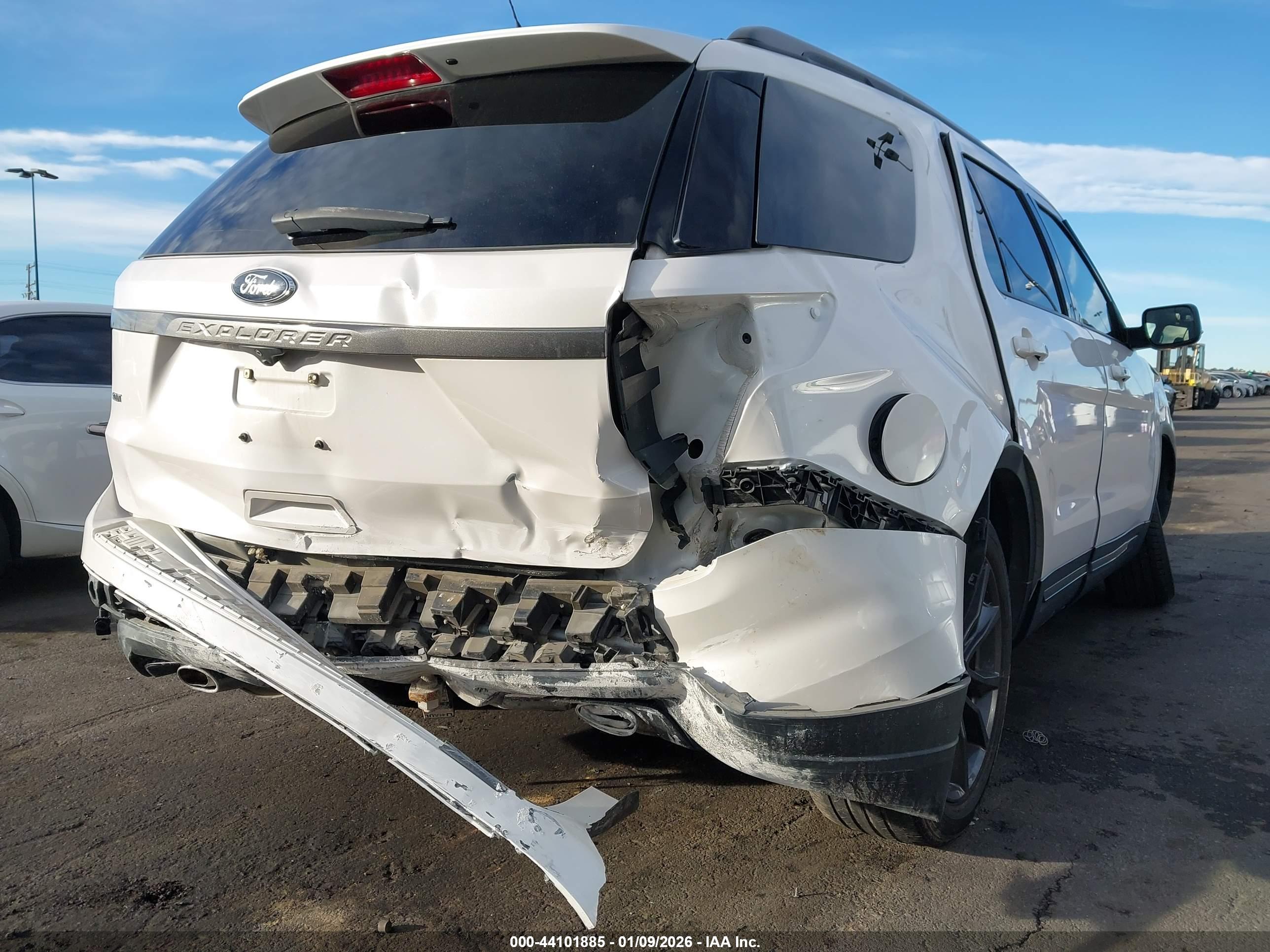 FORD EXPLORER image 6