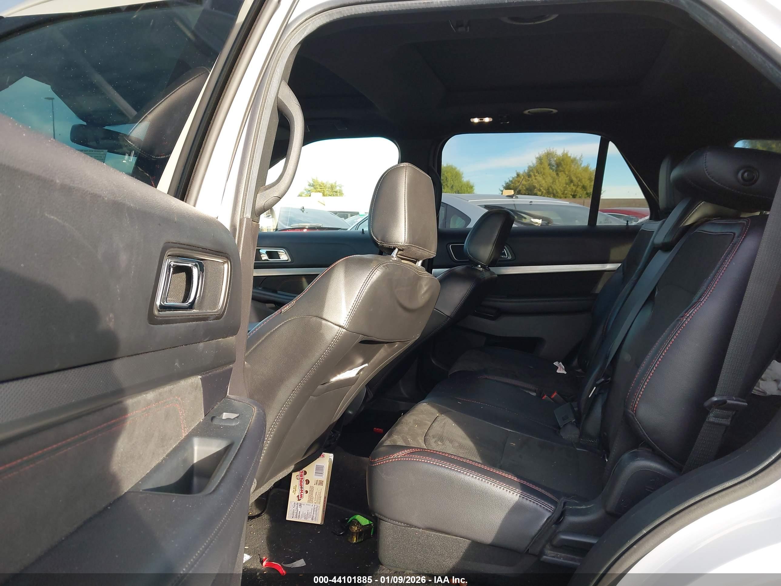 FORD EXPLORER image 8
