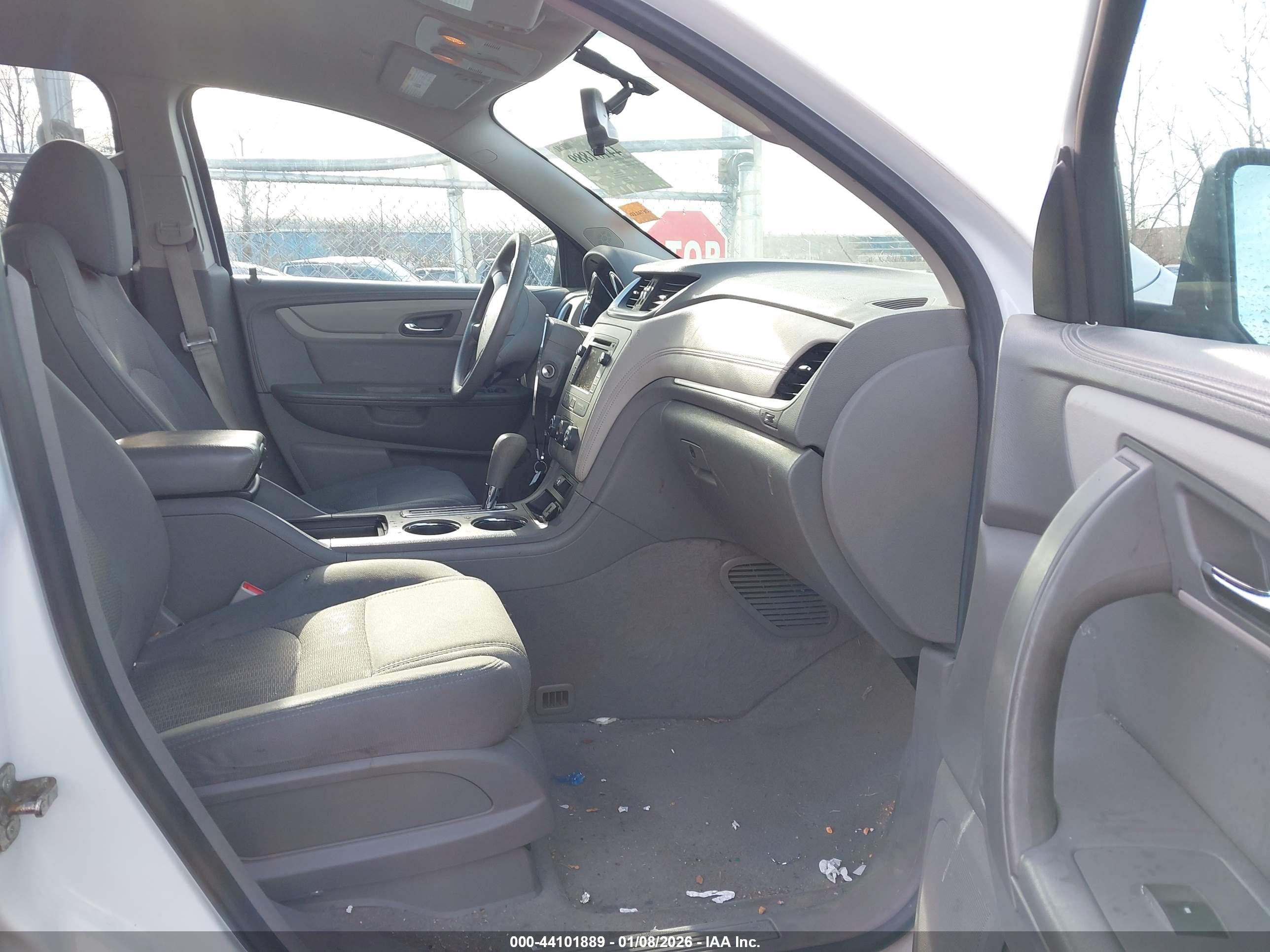 CHEVROLET TRAVERSE image 5