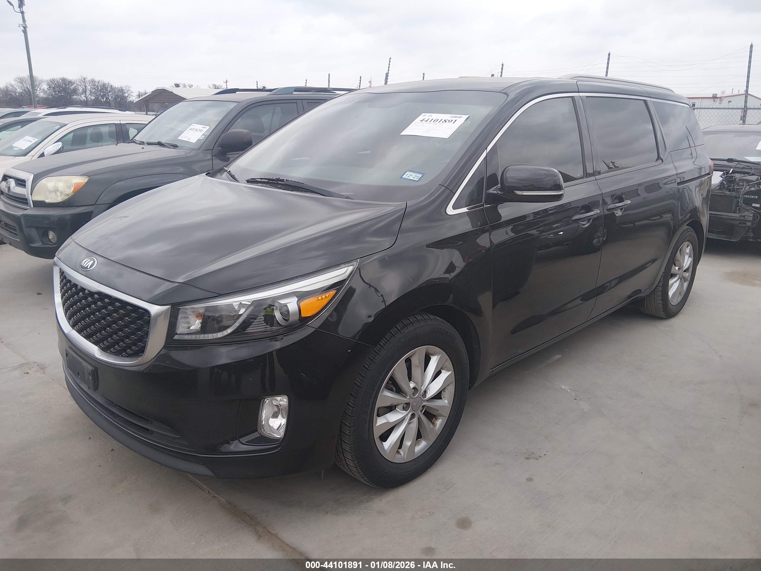 KIA SEDONA image 2