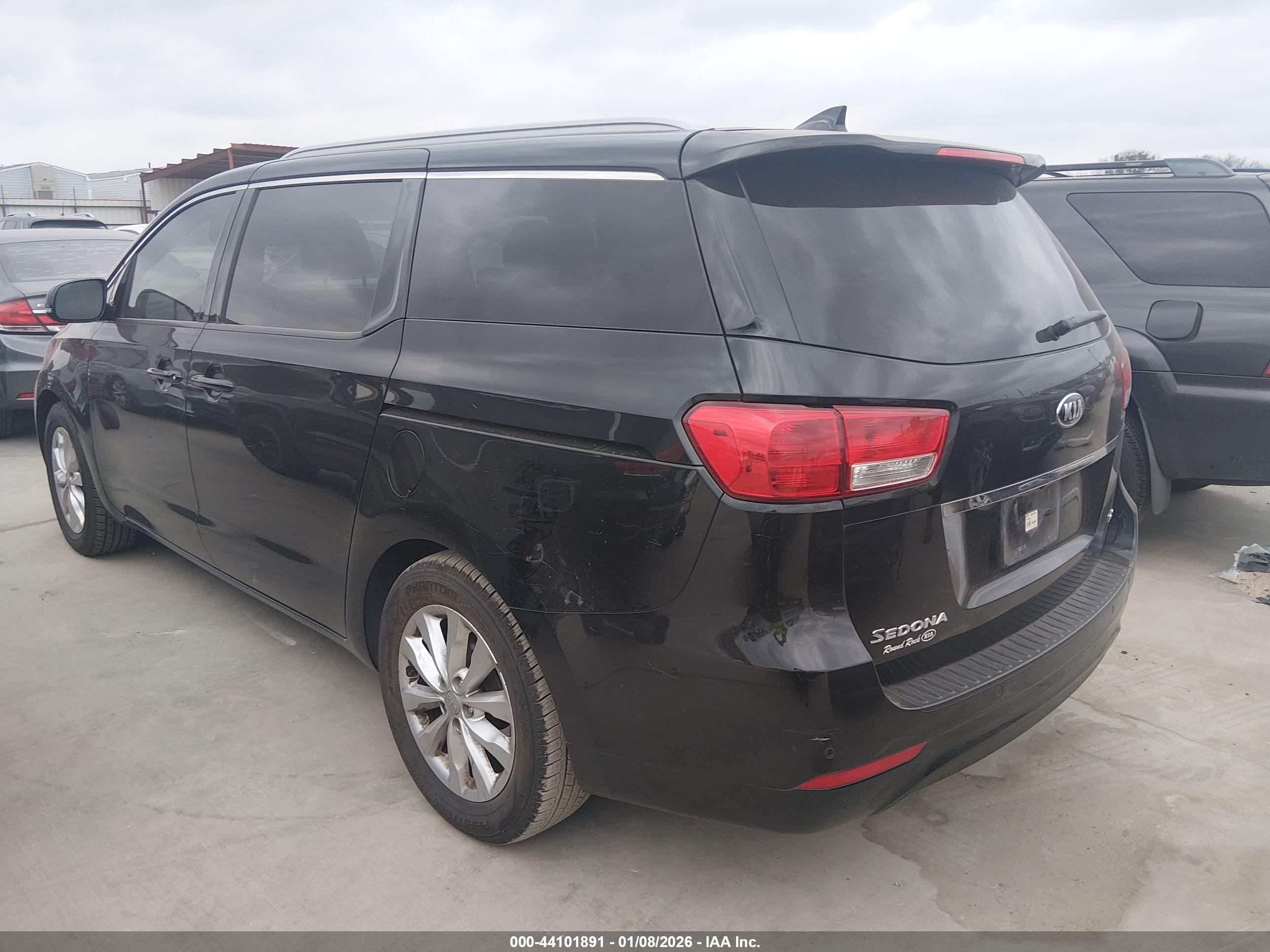 KIA SEDONA image 3
