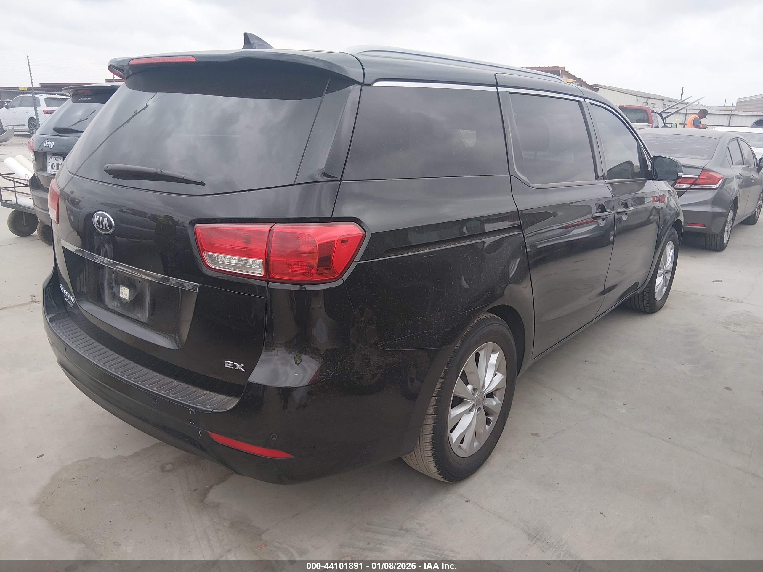 KIA SEDONA image 4