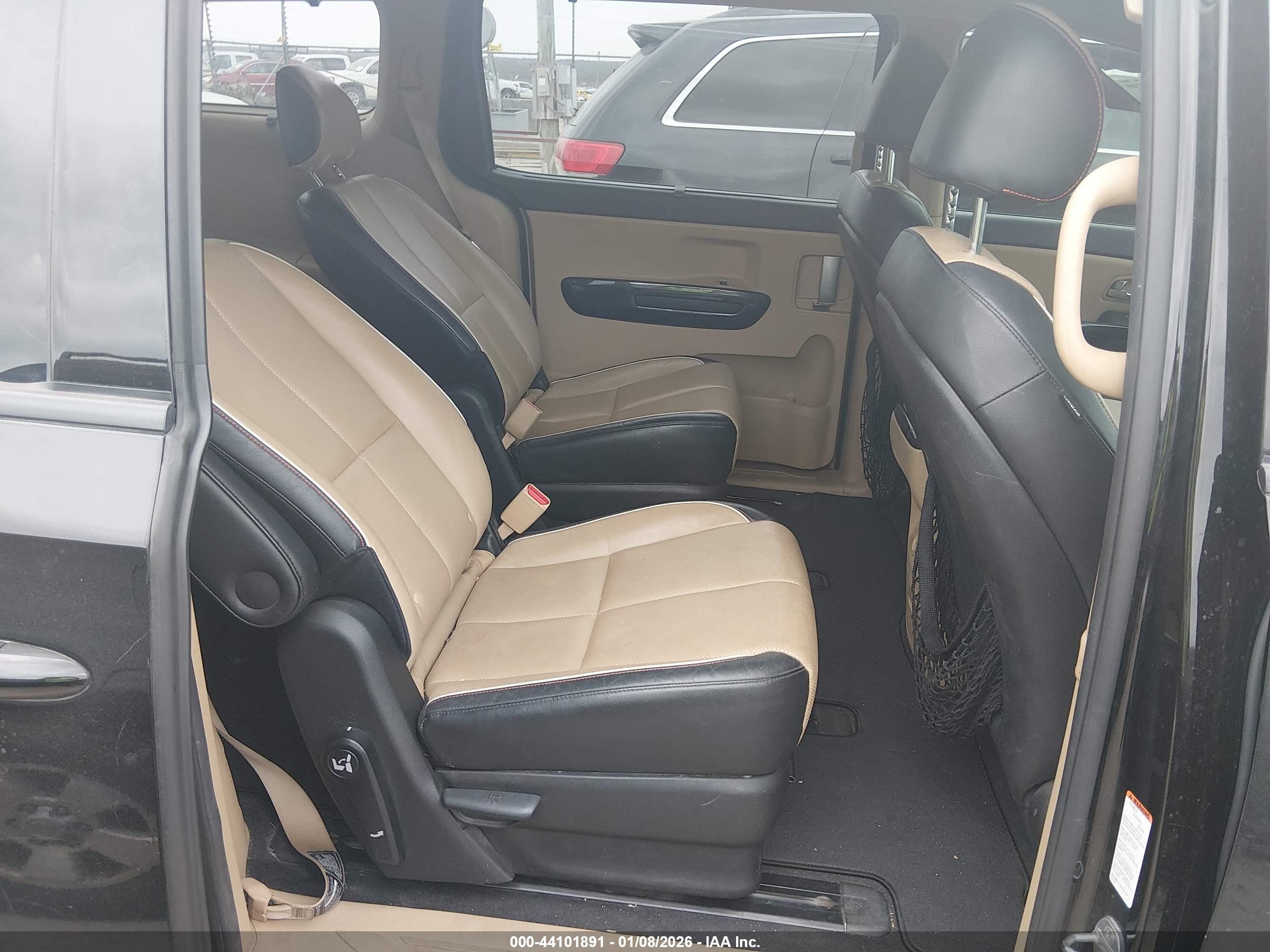 KIA SEDONA image 8