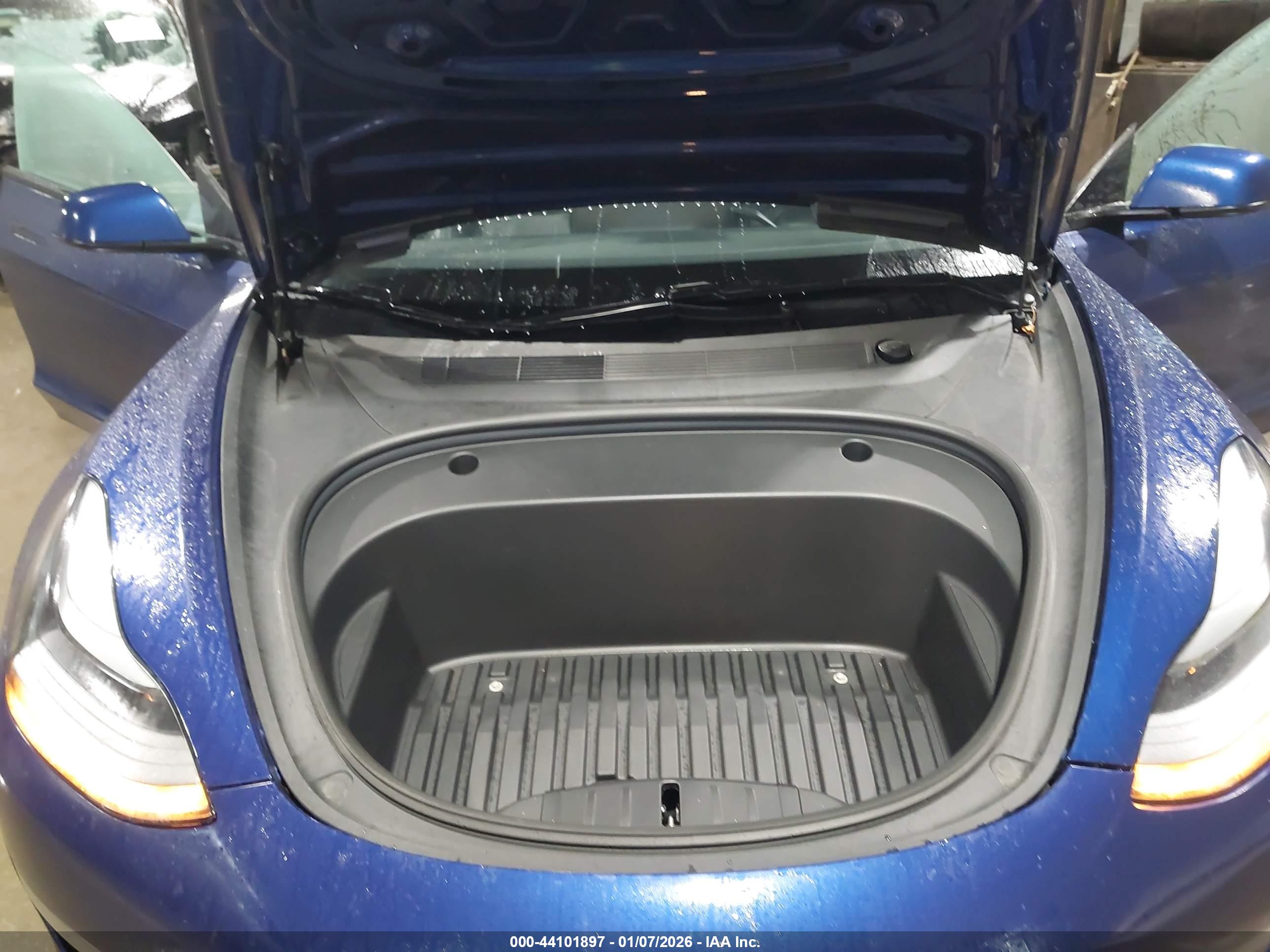 TESLA MODEL image 10