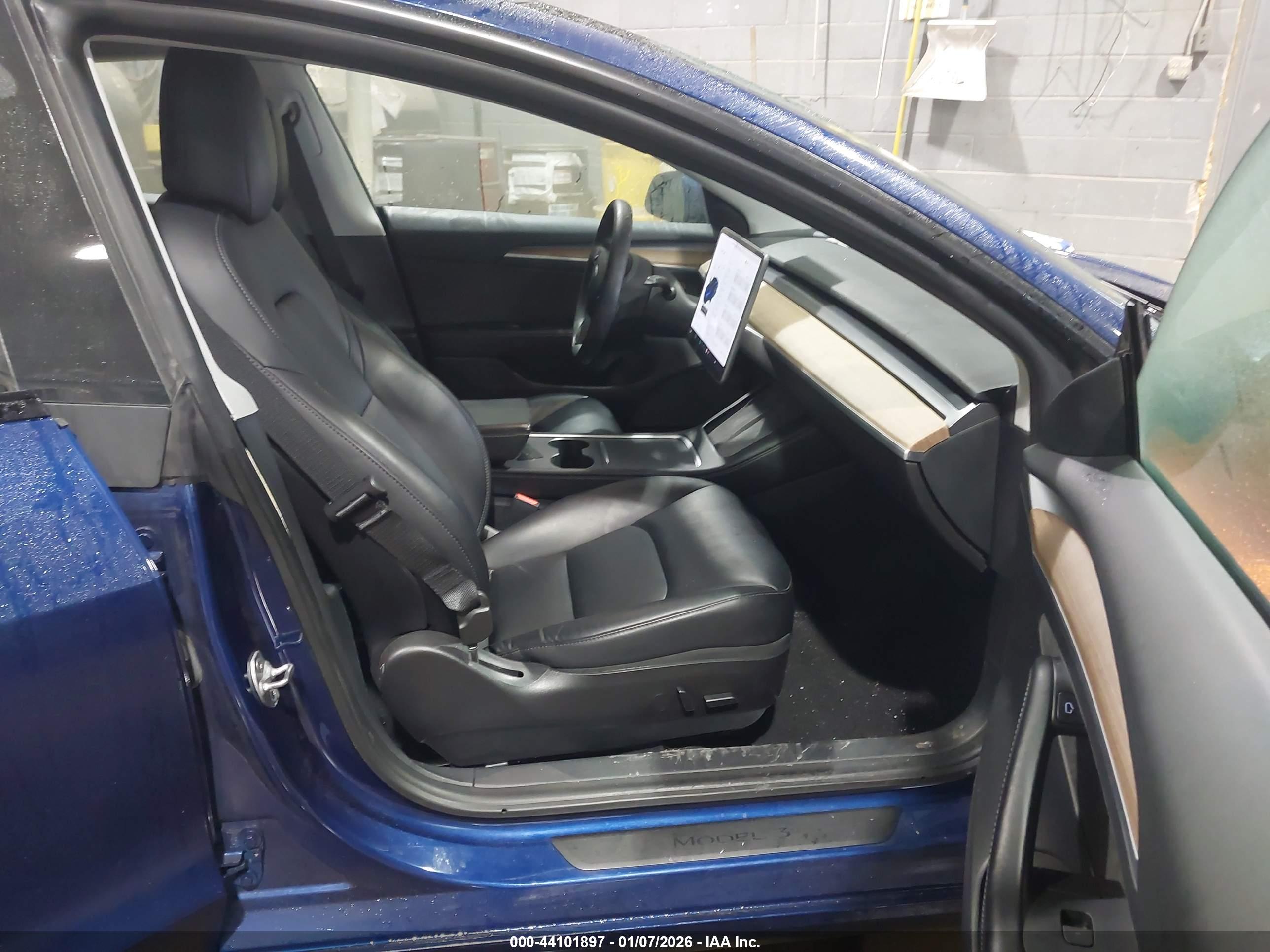 TESLA MODEL image 5