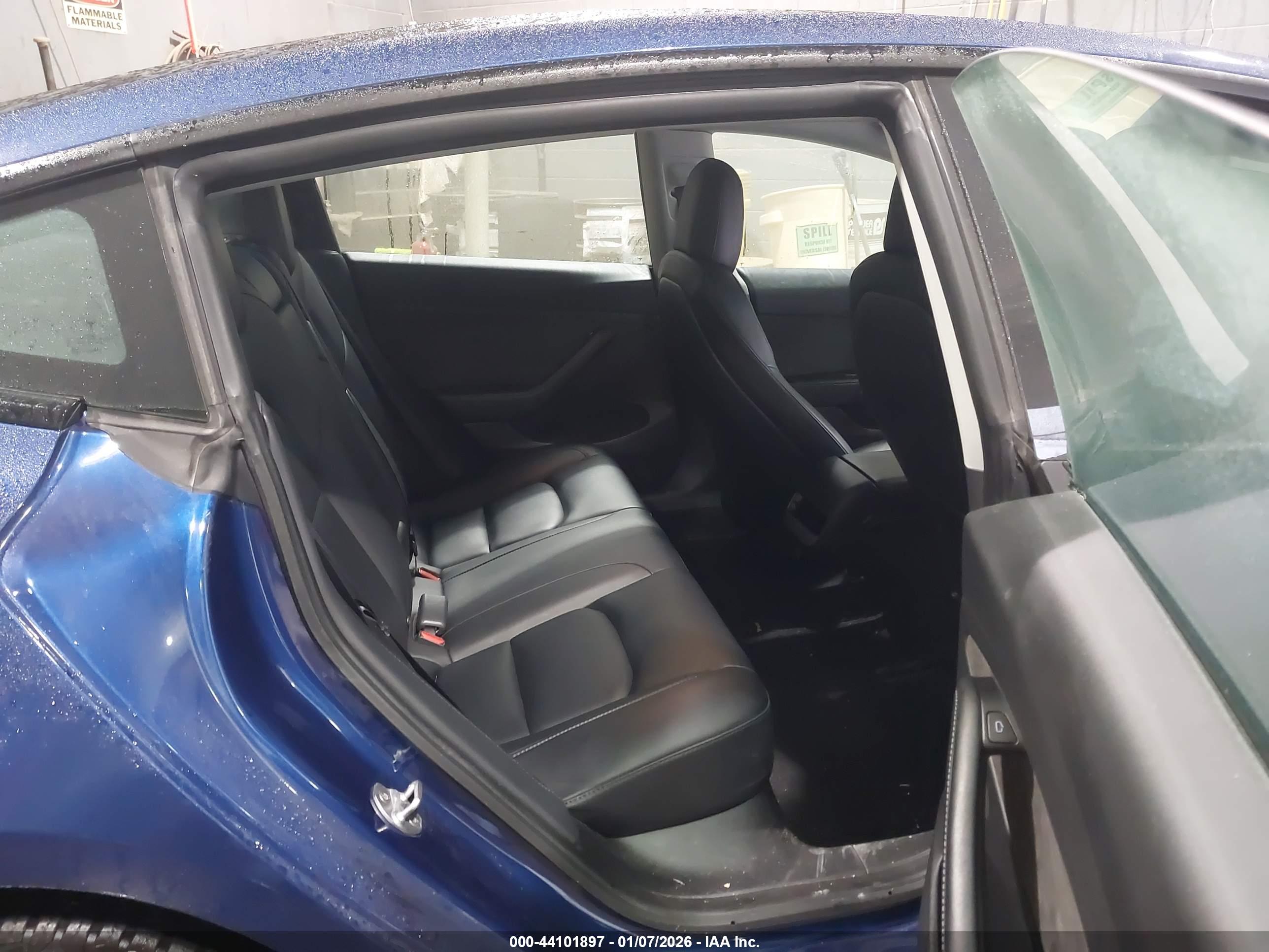 TESLA MODEL image 8
