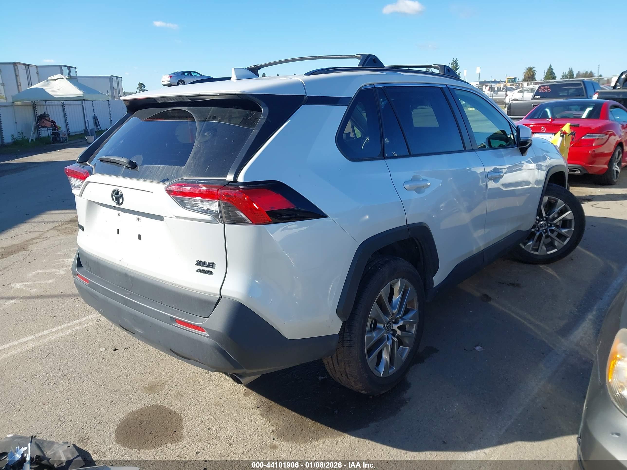 TOYOTA RAV4 image 4