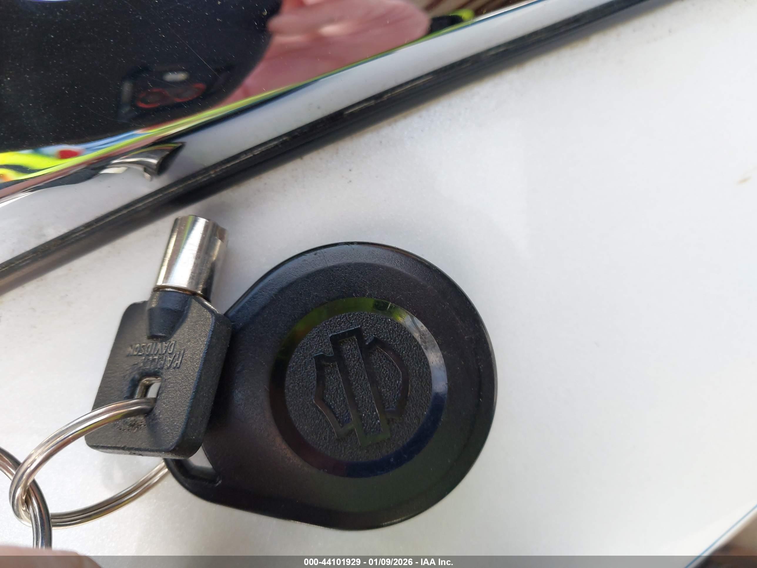 HARLEY-DAVIDSON FLHTCUTG image 11