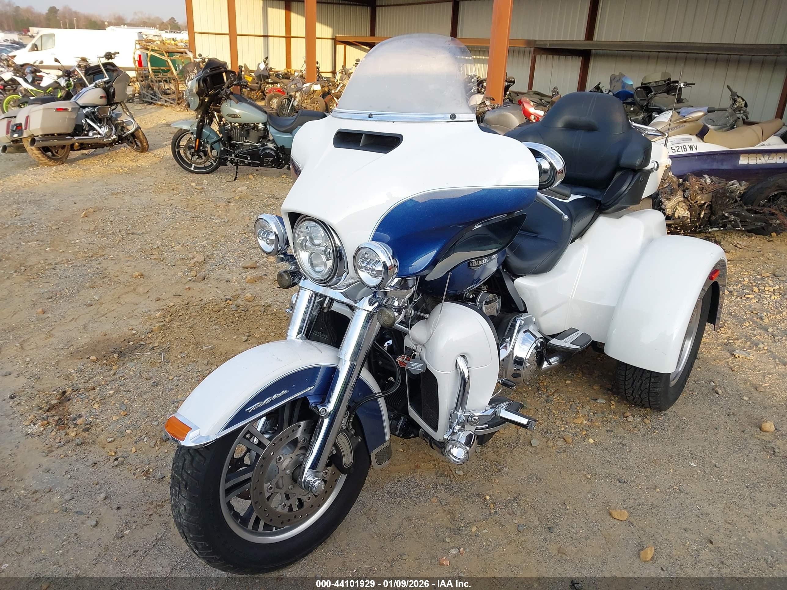 HARLEY-DAVIDSON FLHTCUTG image 2