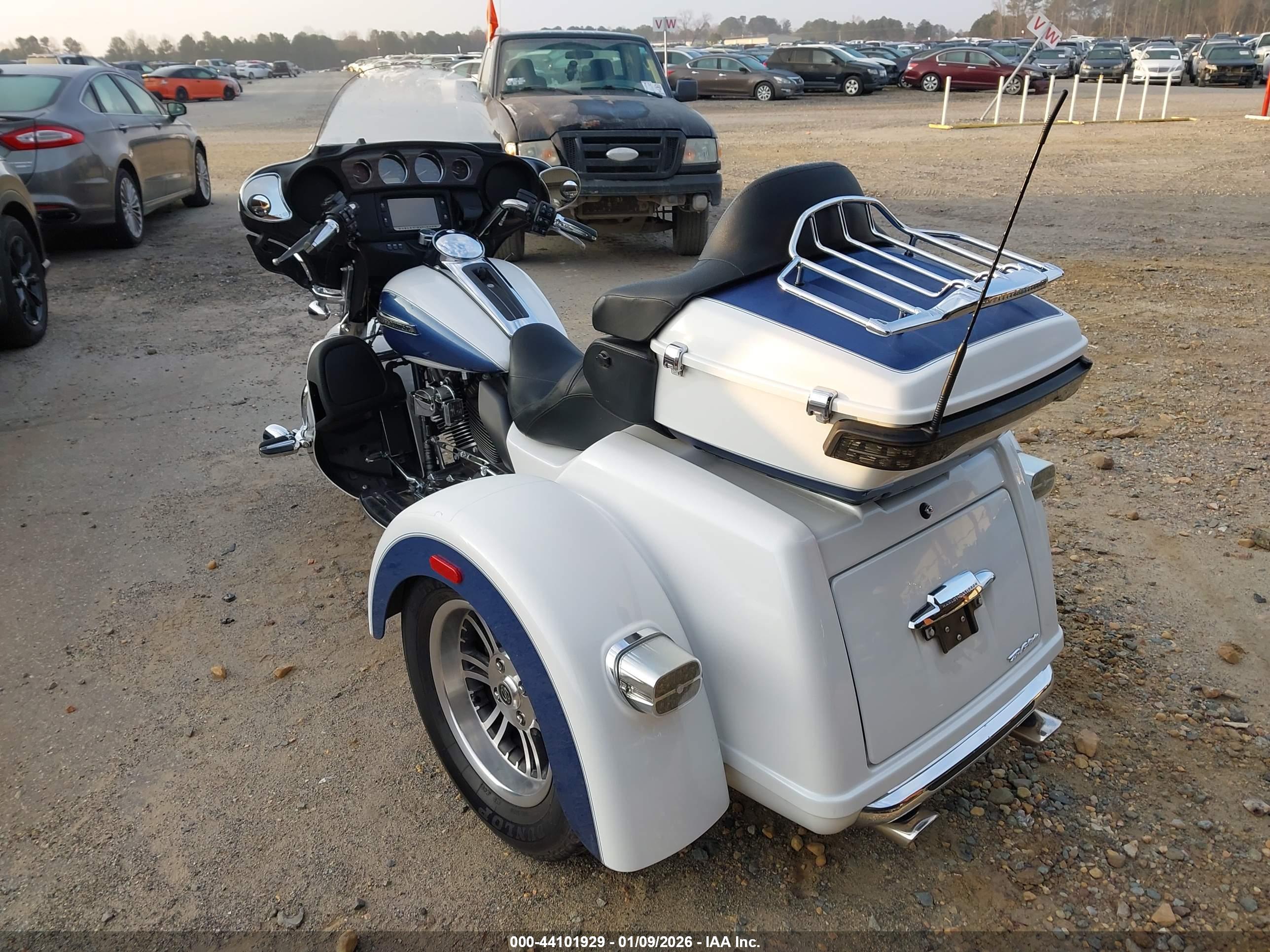 HARLEY-DAVIDSON FLHTCUTG image 3