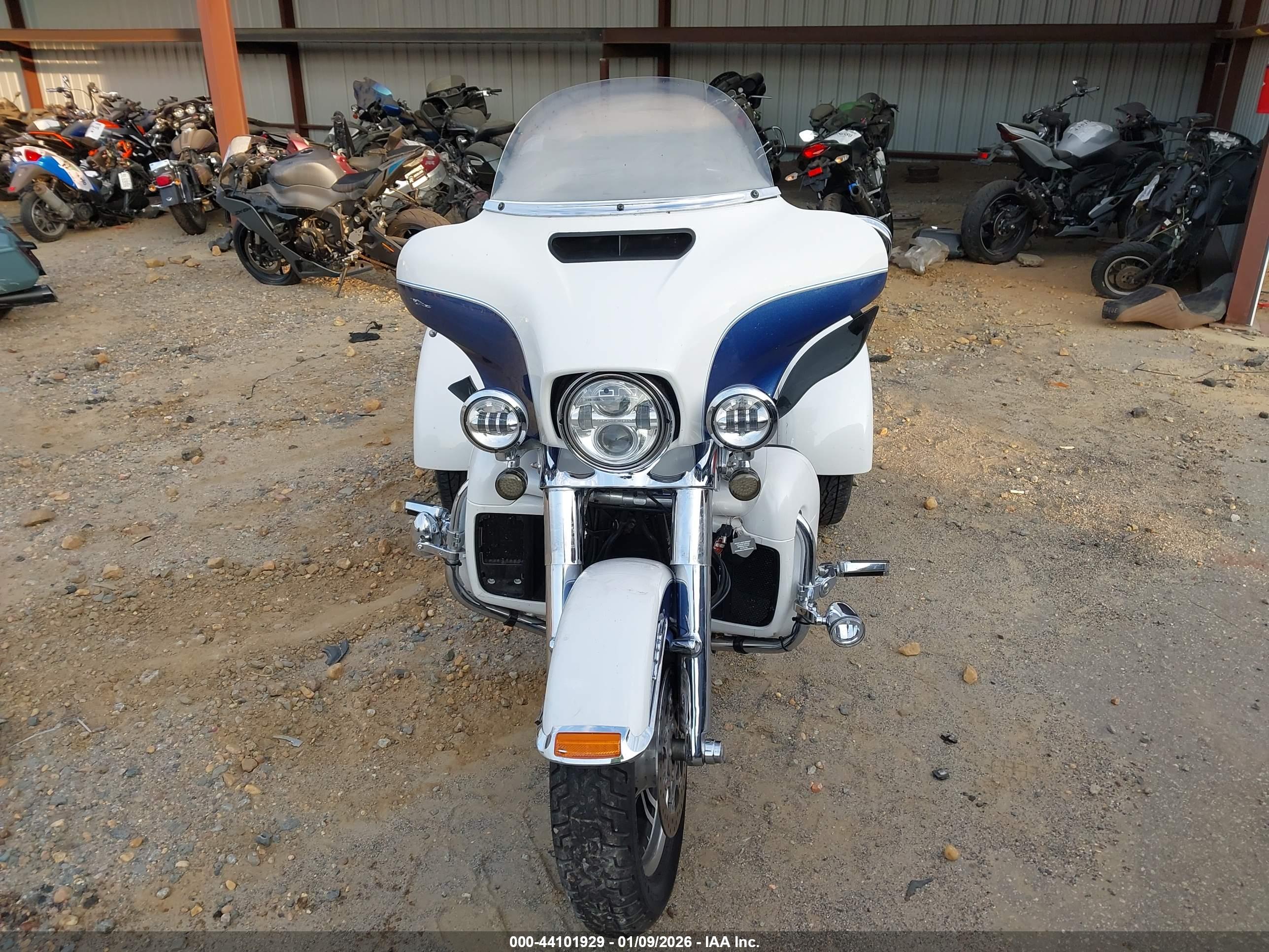 HARLEY-DAVIDSON FLHTCUTG image 5