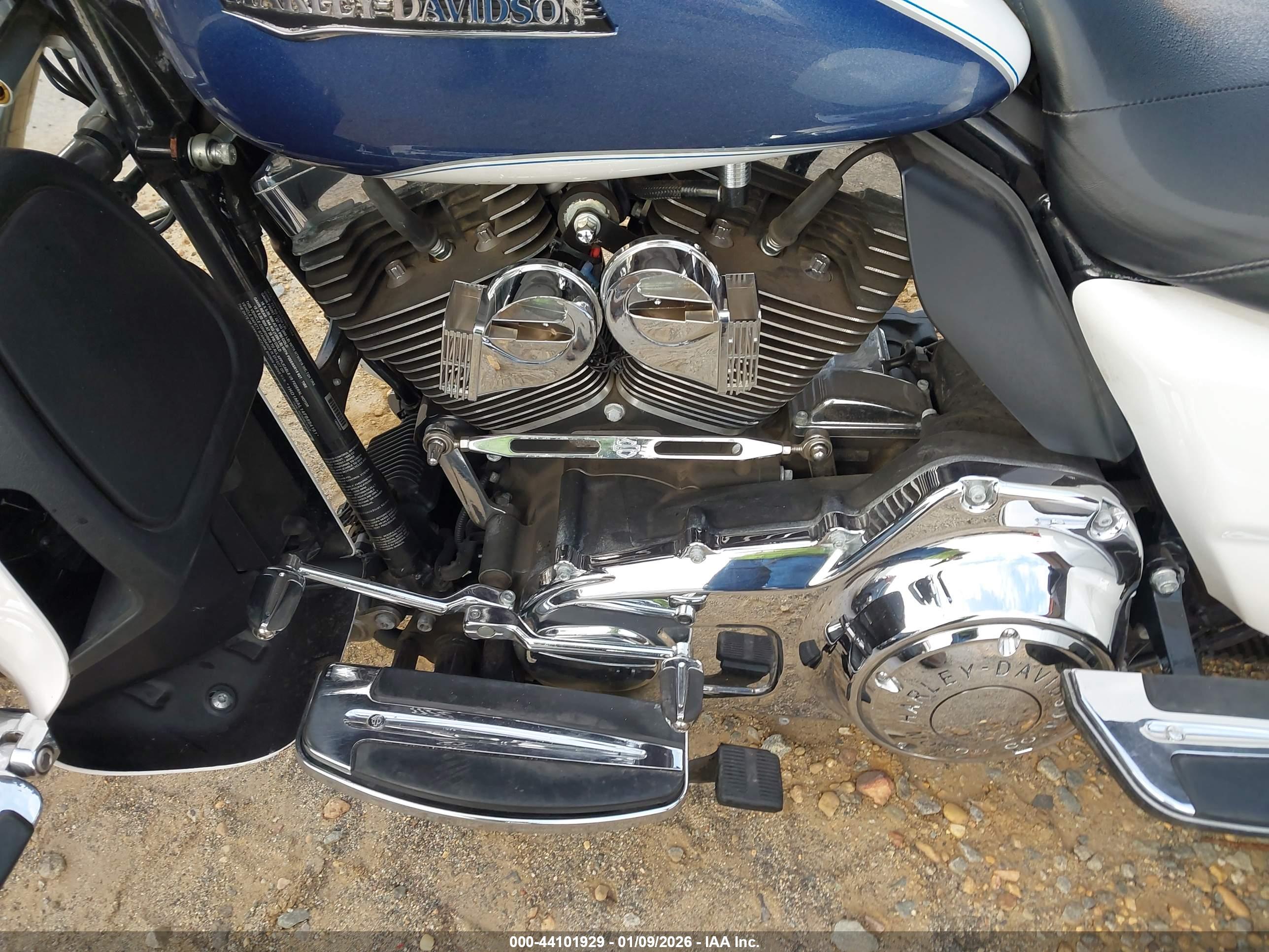 HARLEY-DAVIDSON FLHTCUTG image 9