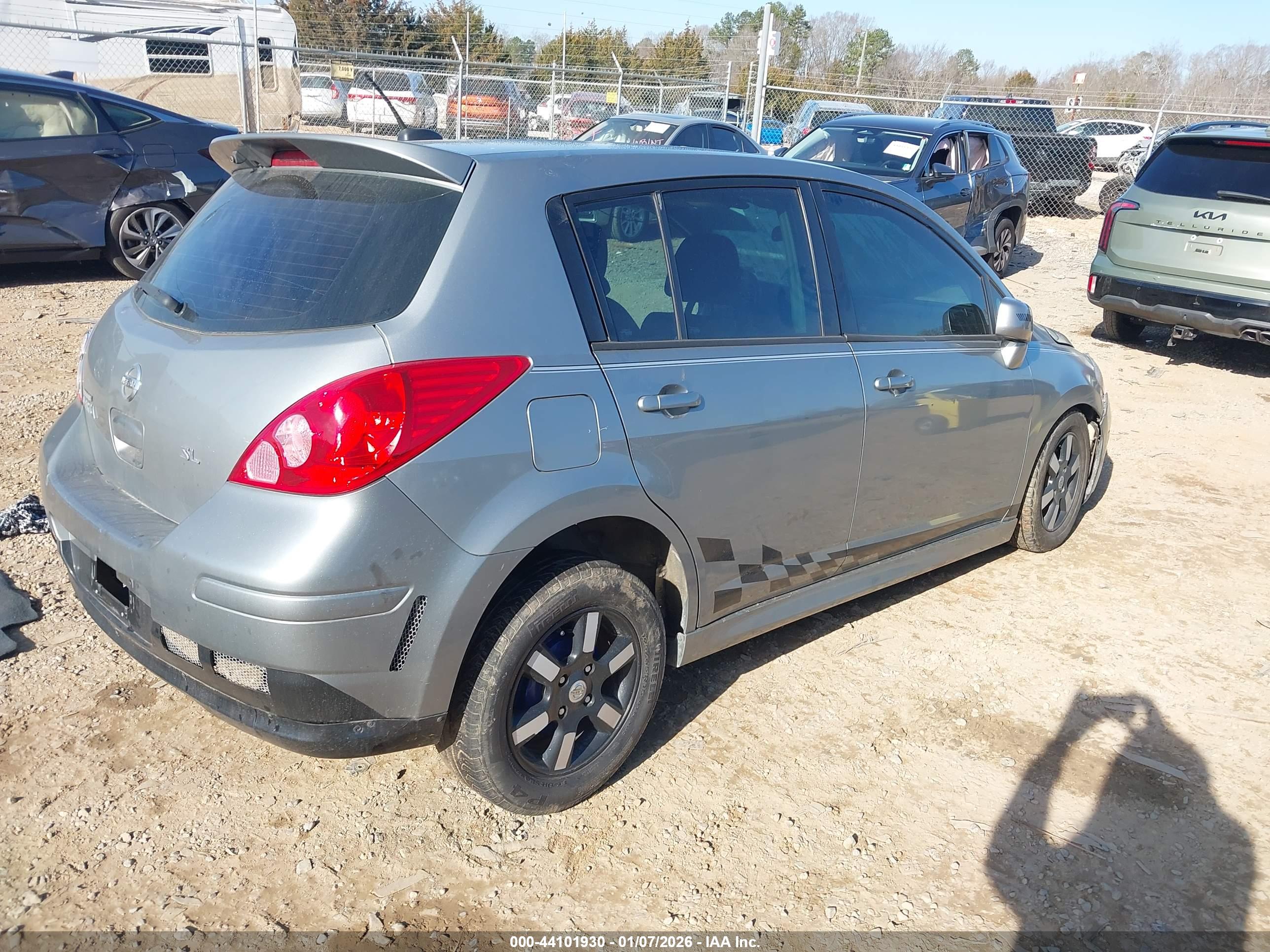 NISSAN VERSA image 4