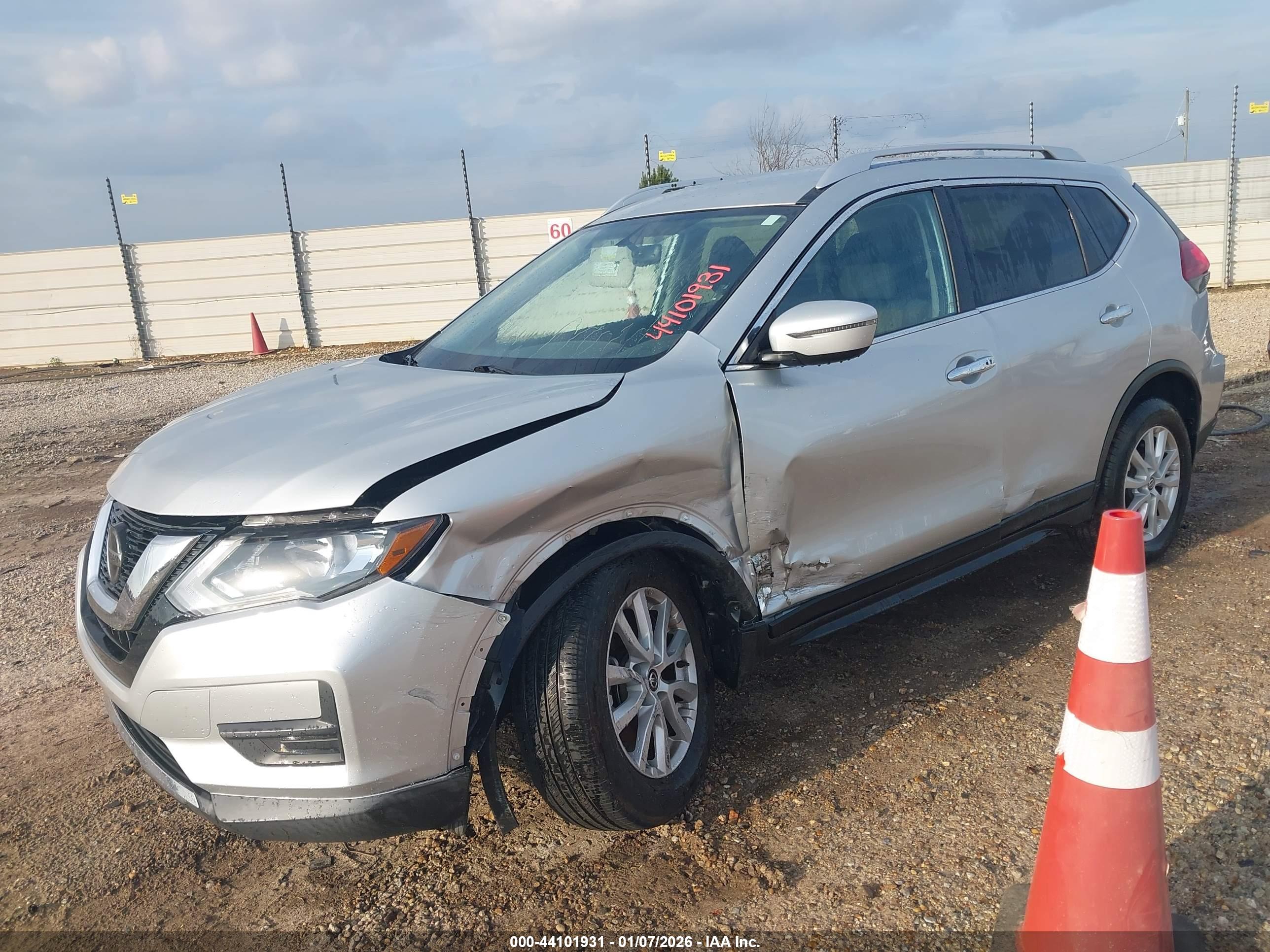 NISSAN ROGUE image 2