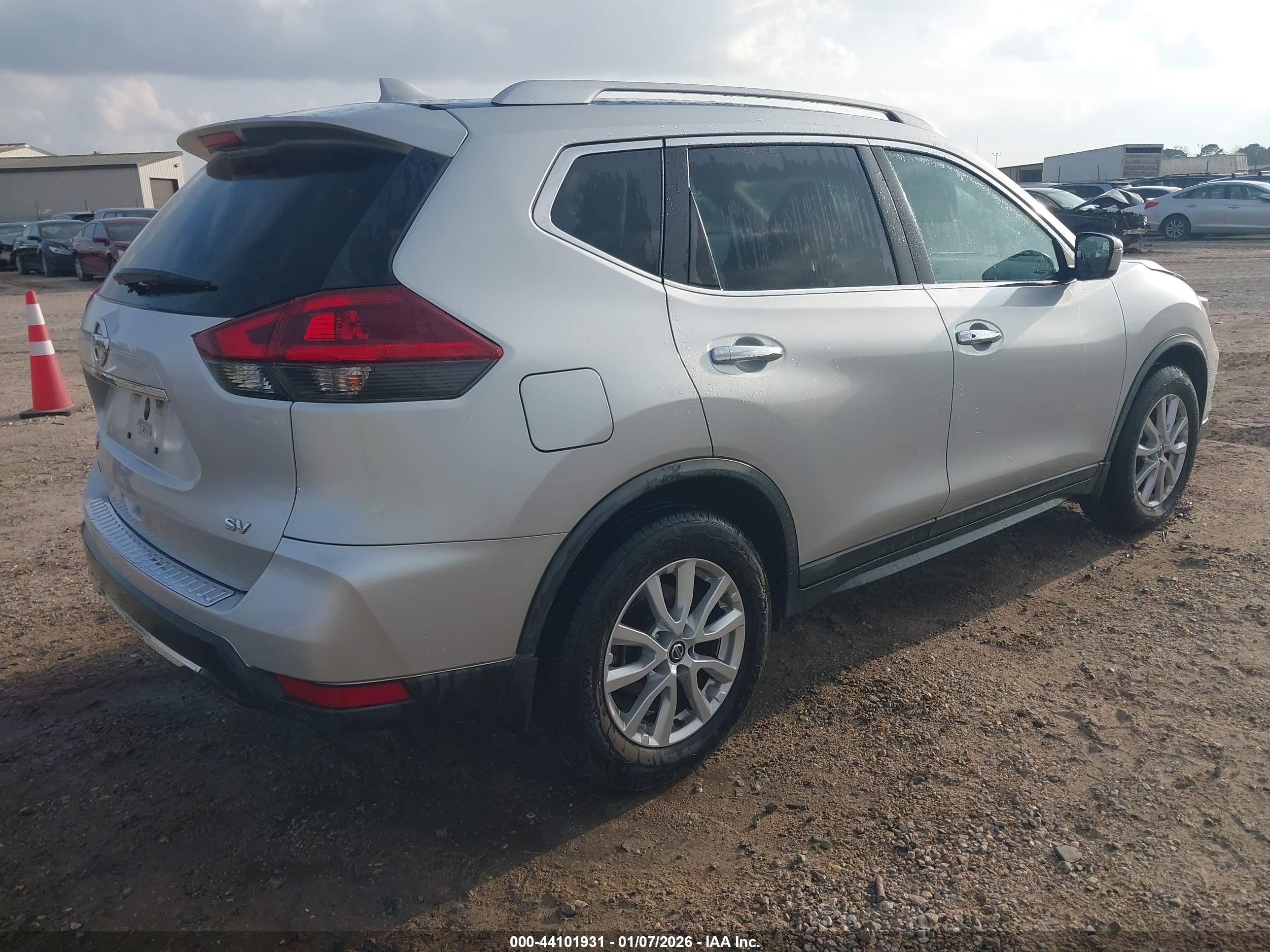 NISSAN ROGUE image 4