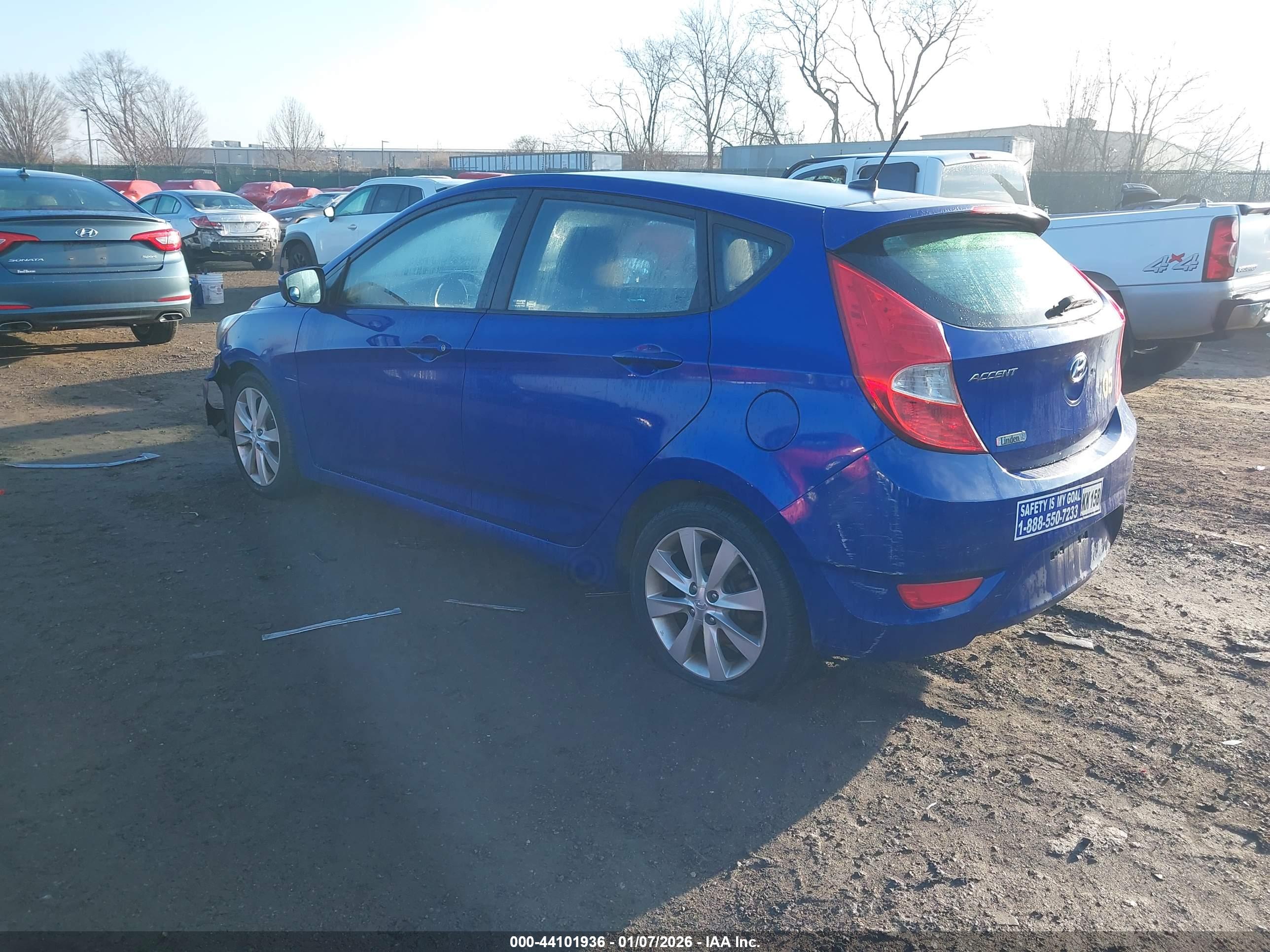 HYUNDAI ACCENT image 3