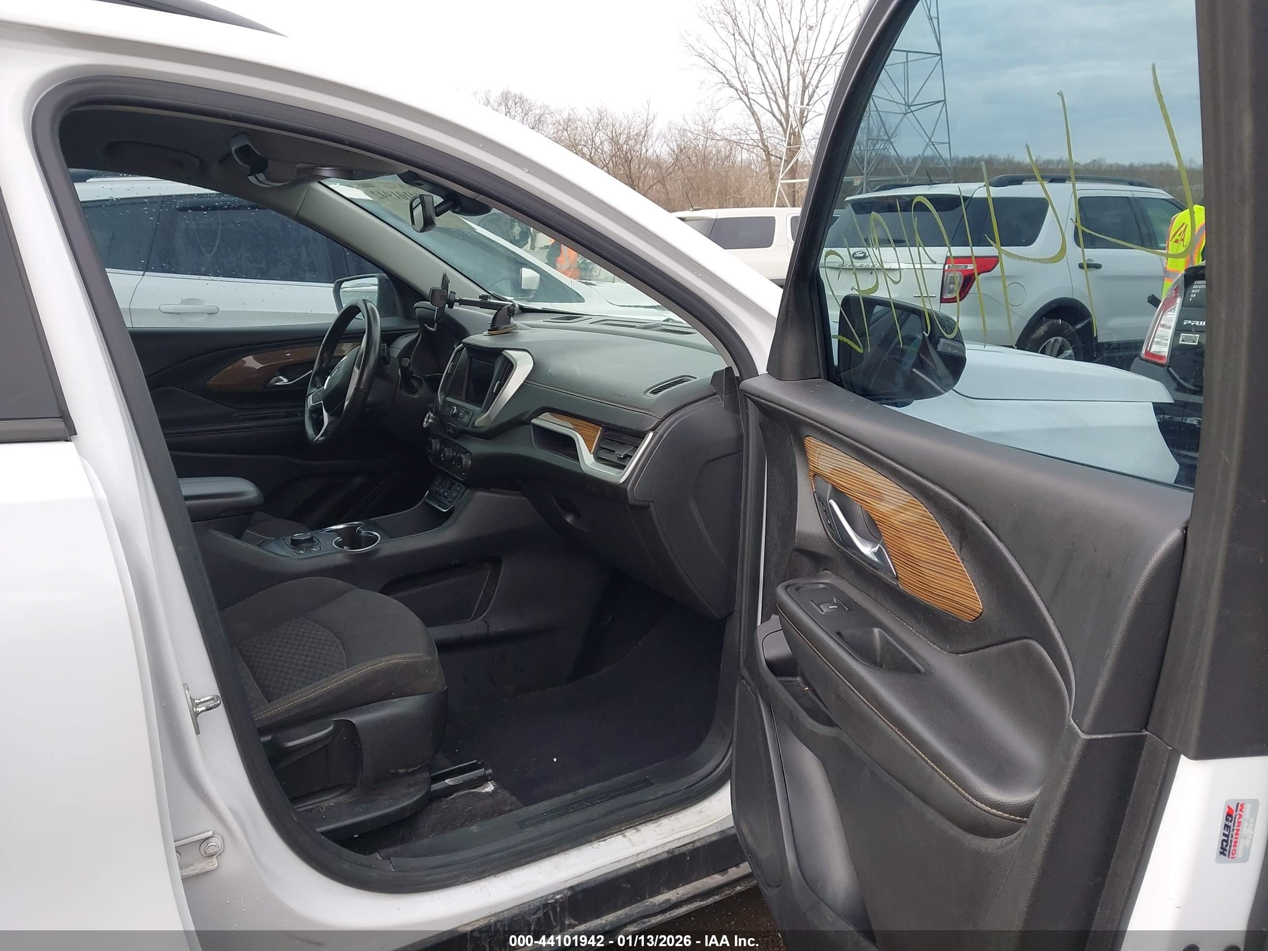 GMC TERRAIN image 5