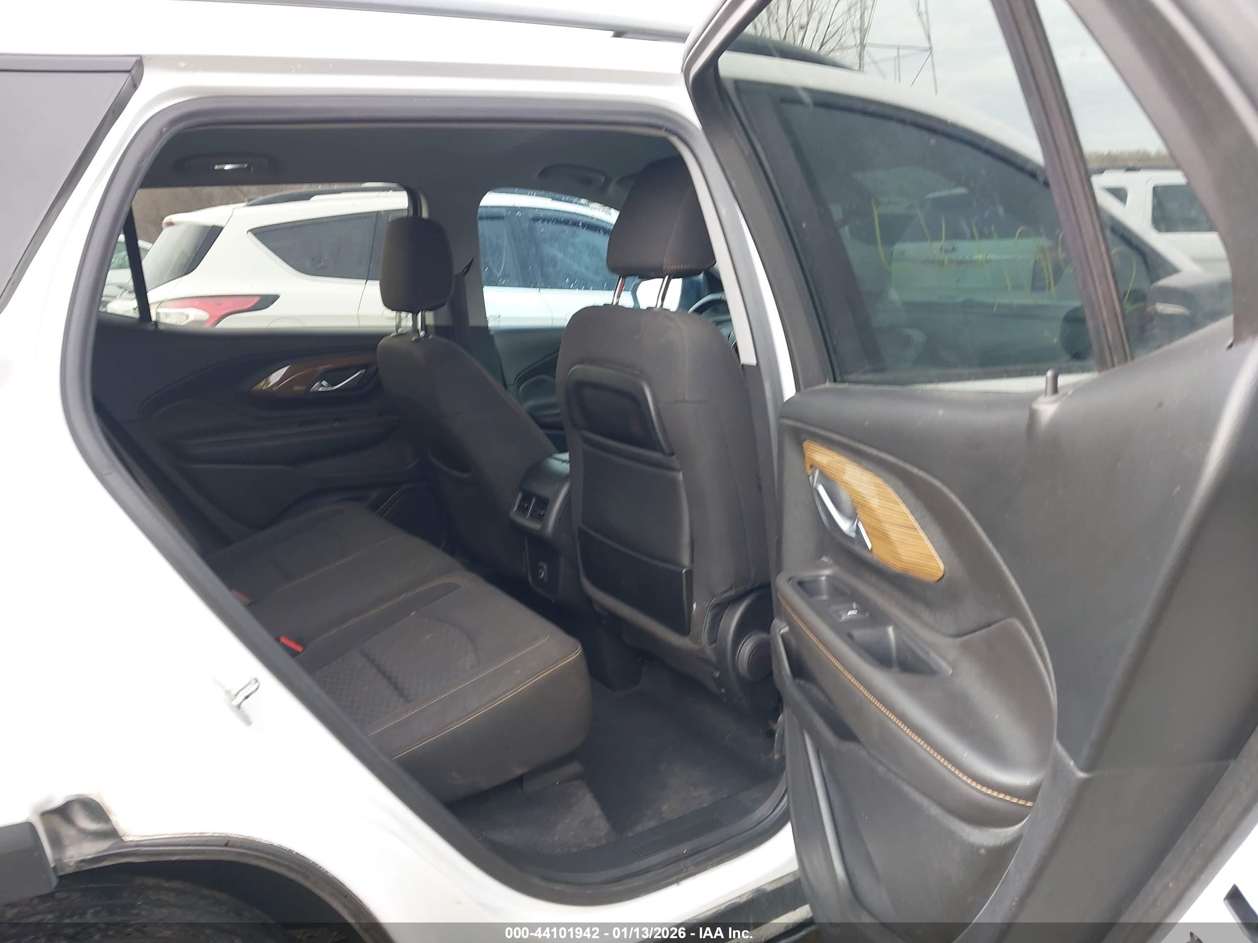 GMC TERRAIN image 8