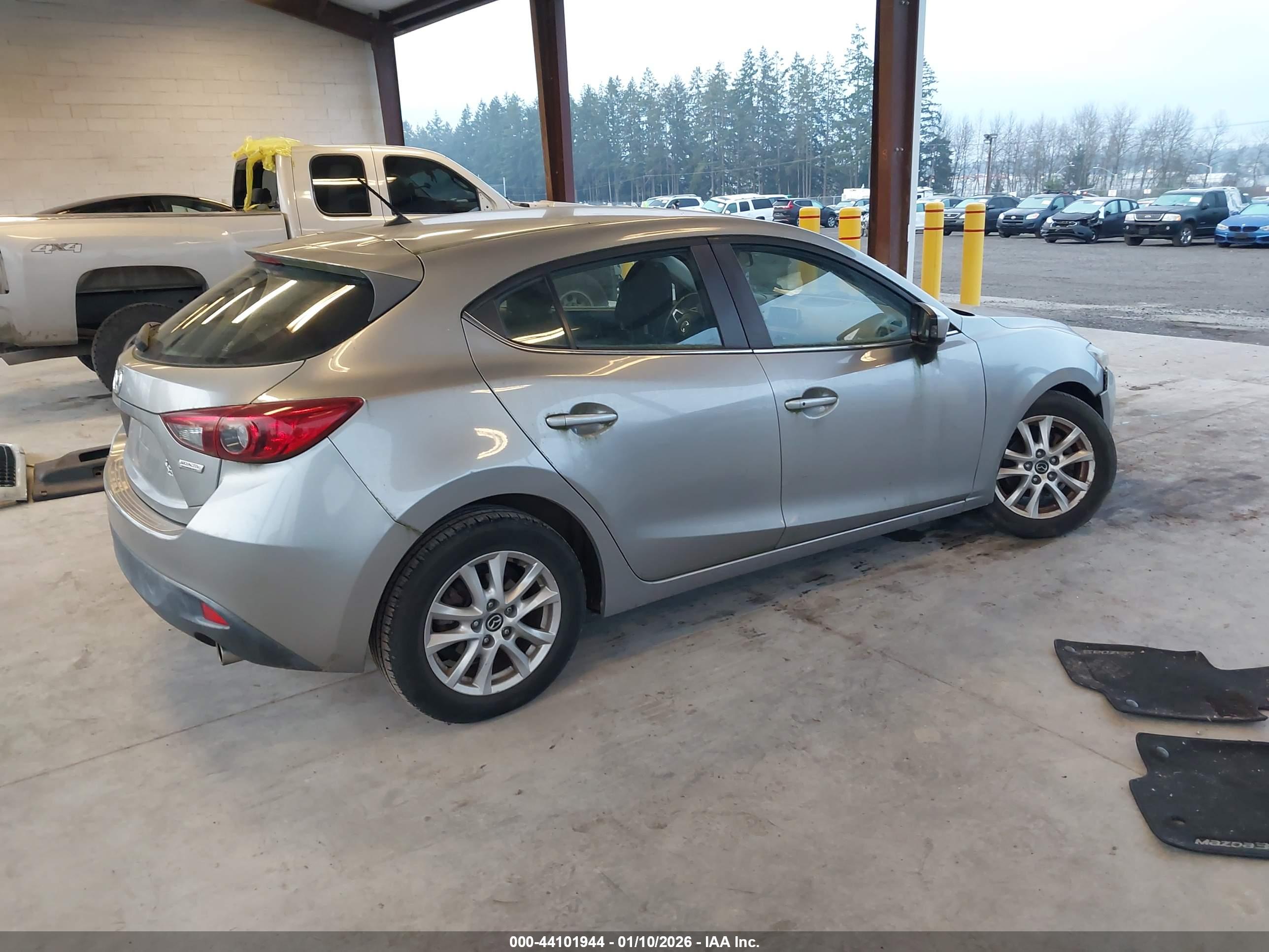 MAZDA MAZDA3 image 4