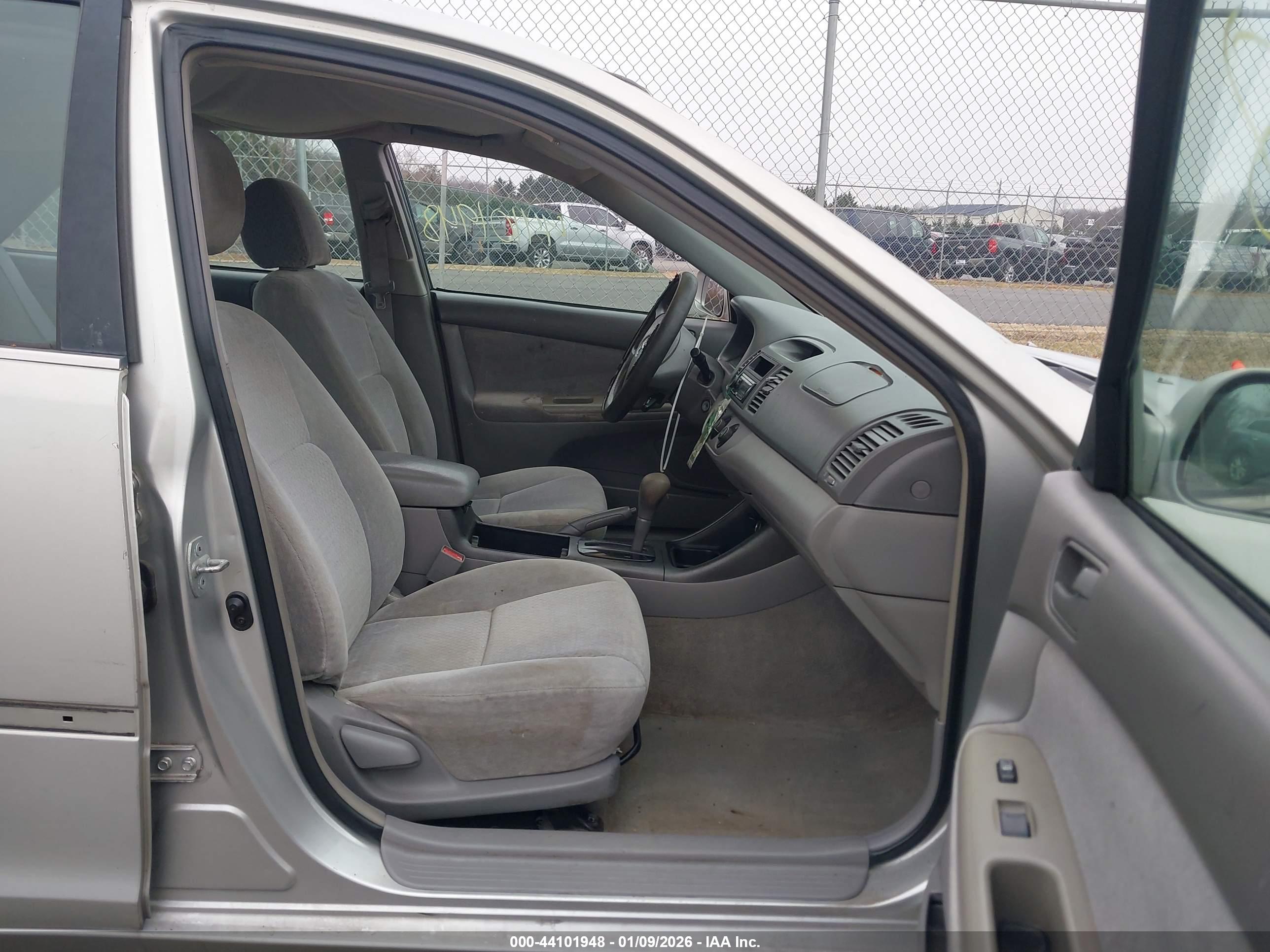 TOYOTA CAMRY image 5
