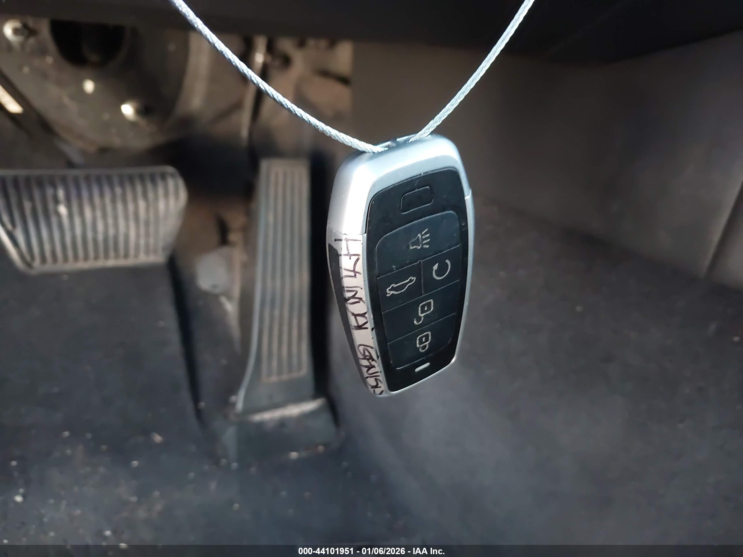 HYUNDAI GENESIS image 11