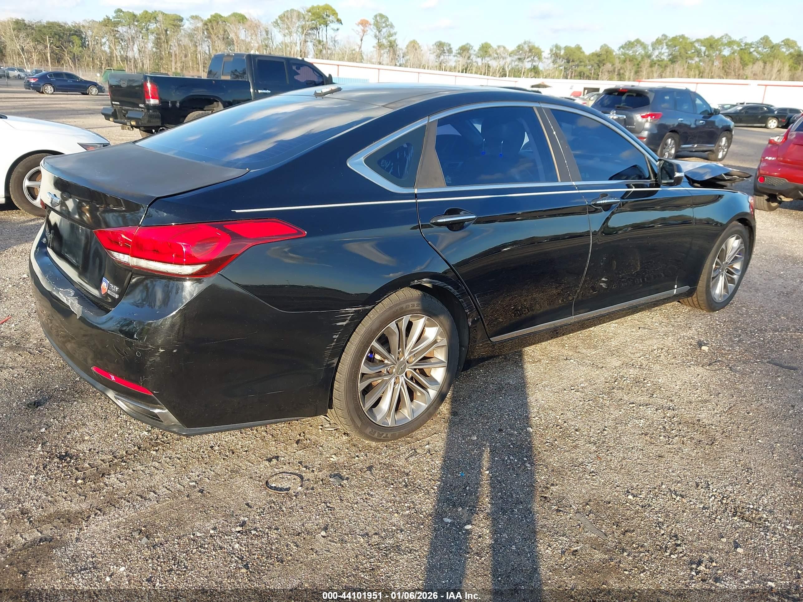 HYUNDAI GENESIS image 4