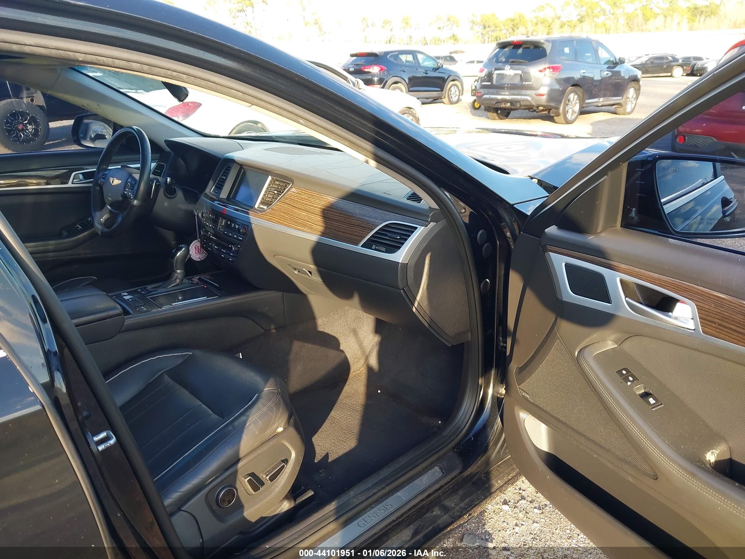 HYUNDAI GENESIS image 5