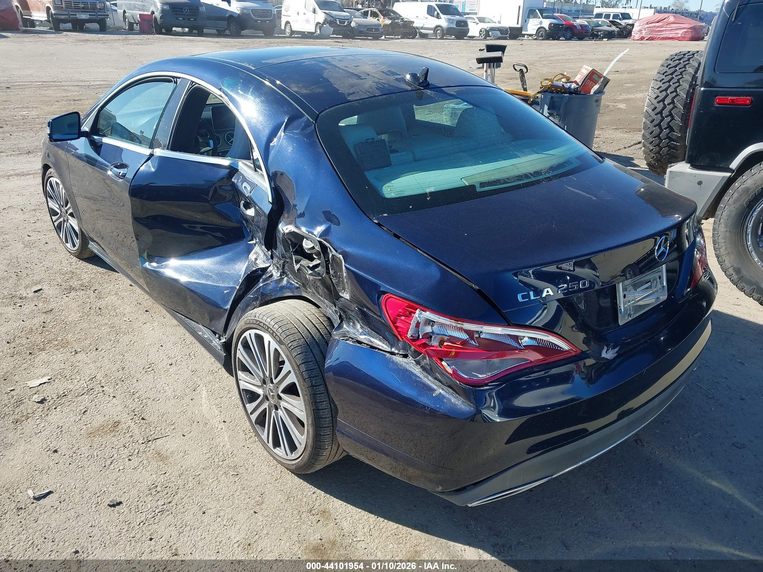 MERCEDES-BENZ CLA image 3