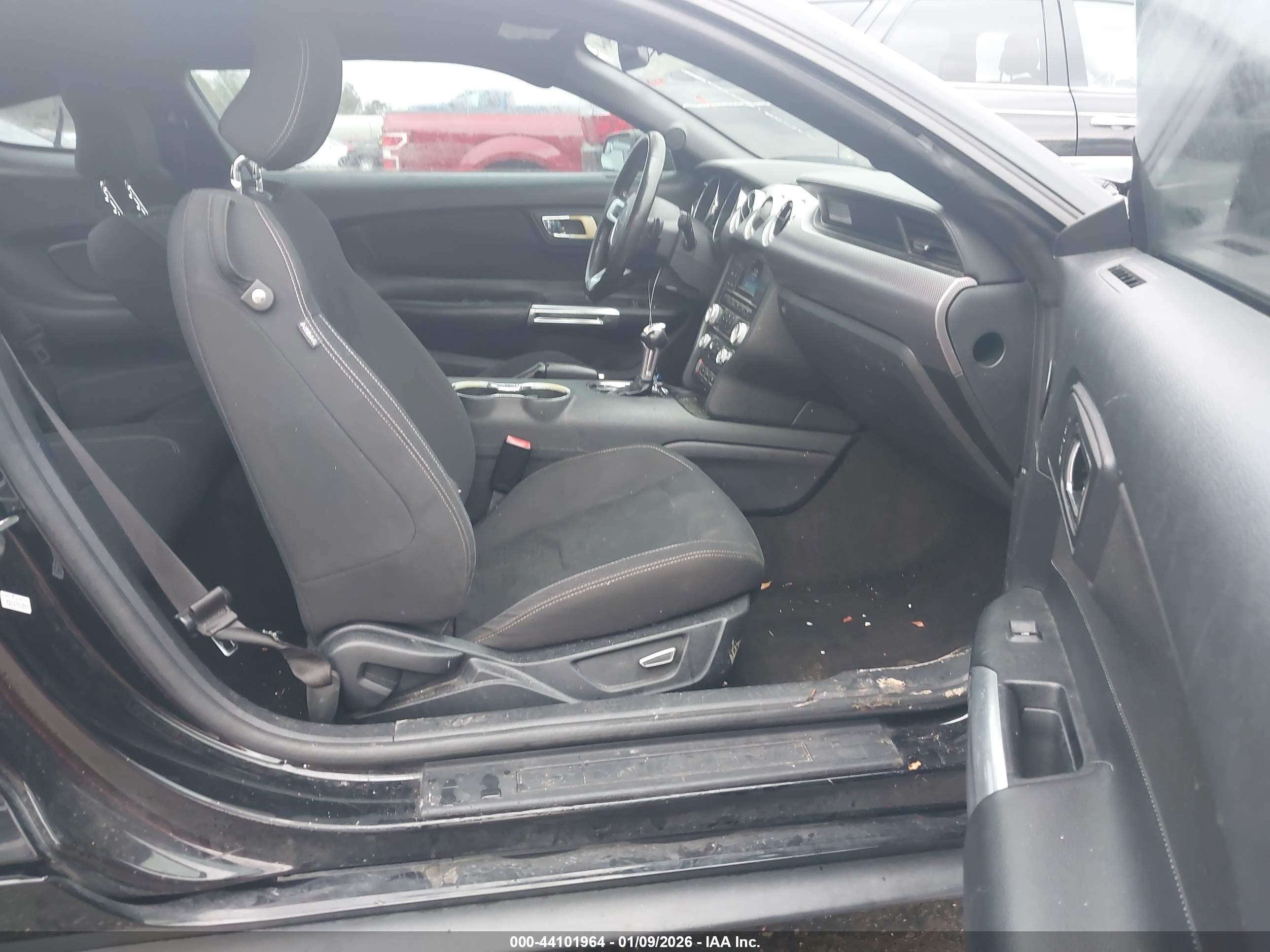 FORD MUSTANG image 5