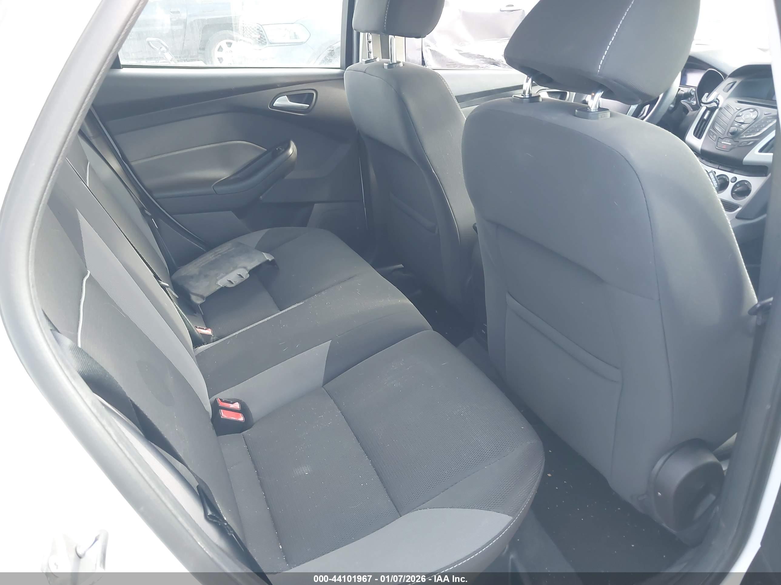 FORD FOCUS image 8