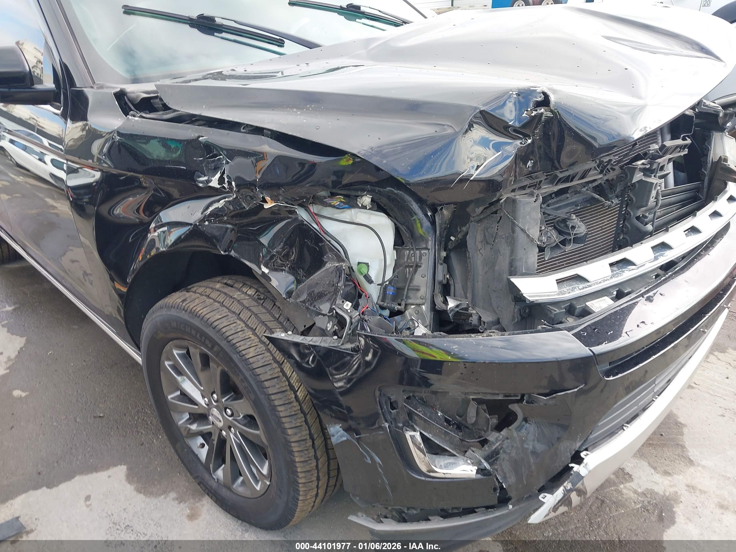 FORD EXPEDITION image 6