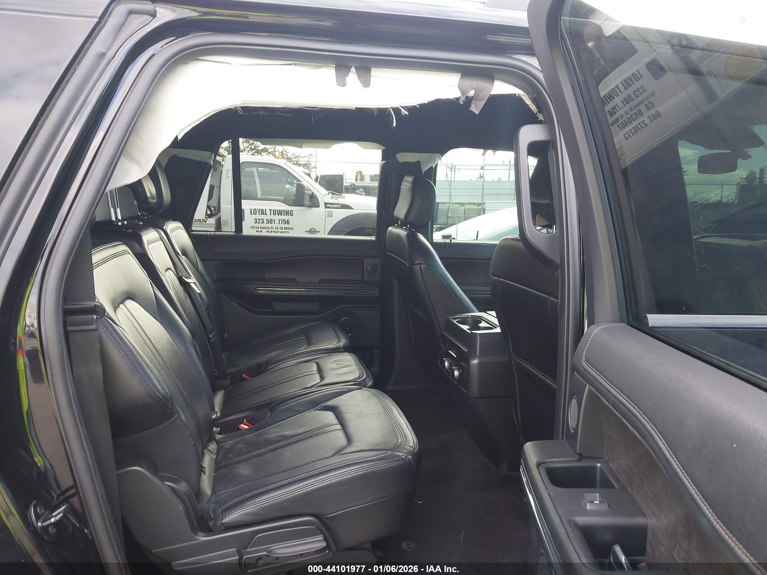FORD EXPEDITION image 8