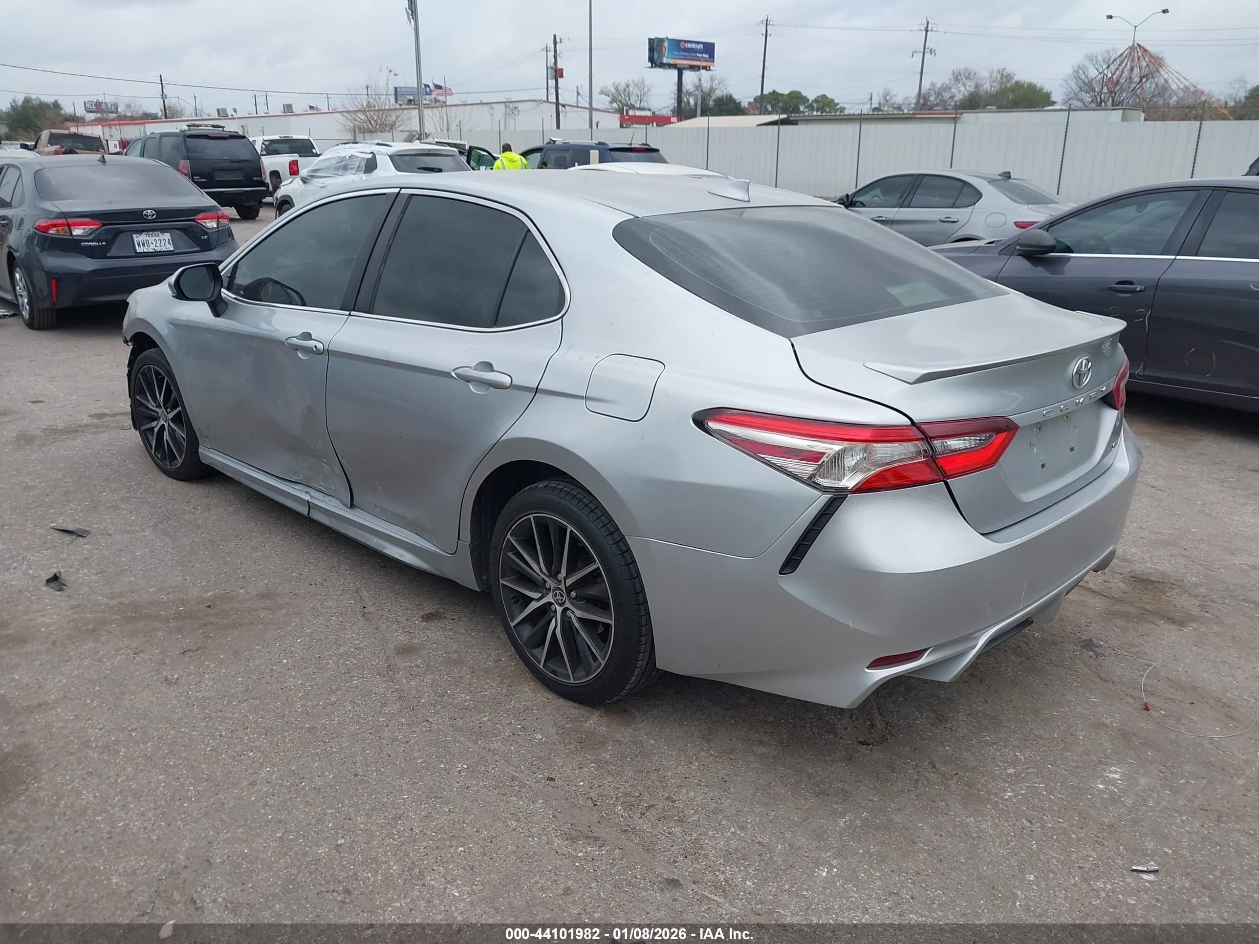 TOYOTA CAMRY image 3