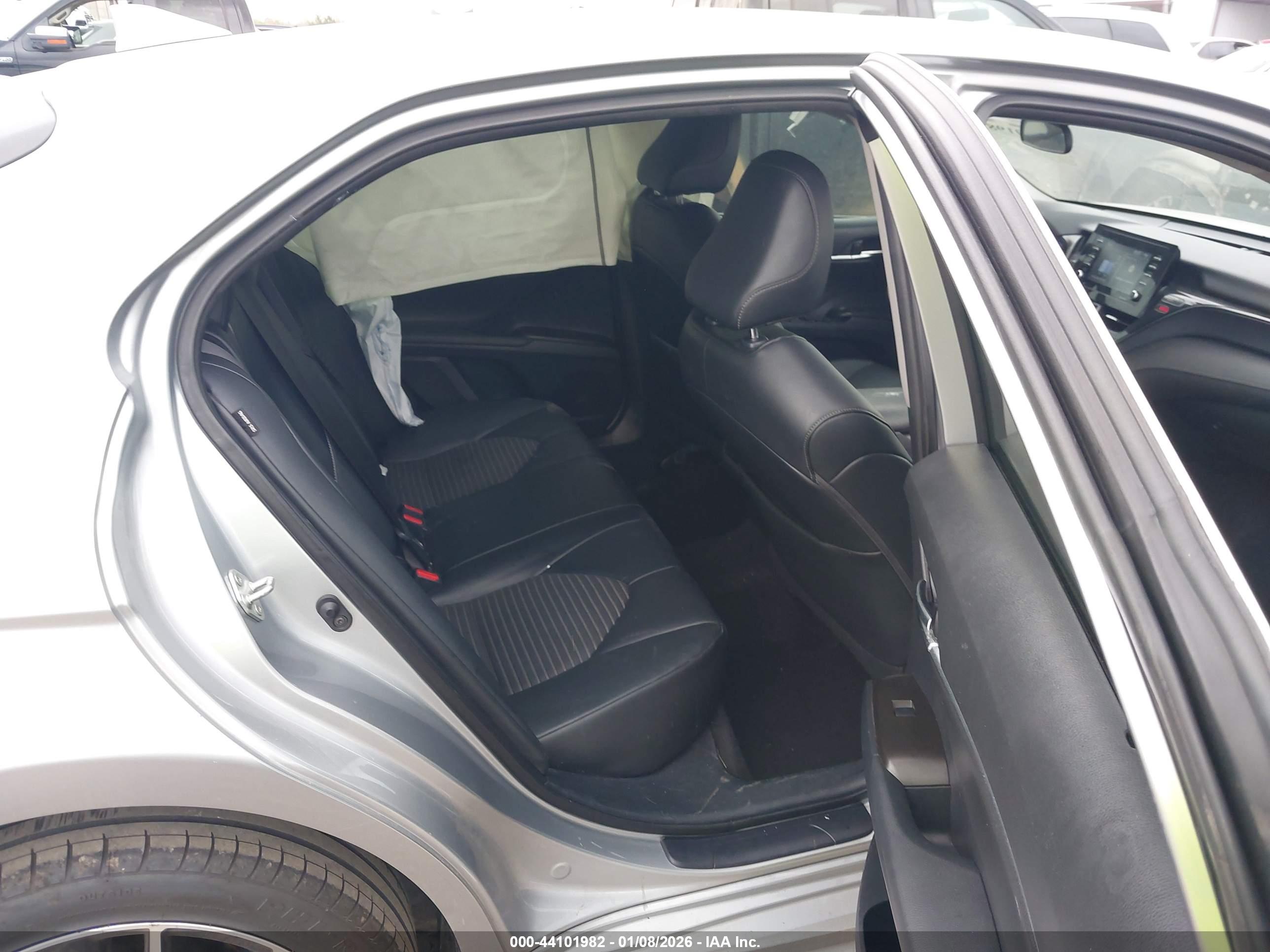 TOYOTA CAMRY image 8