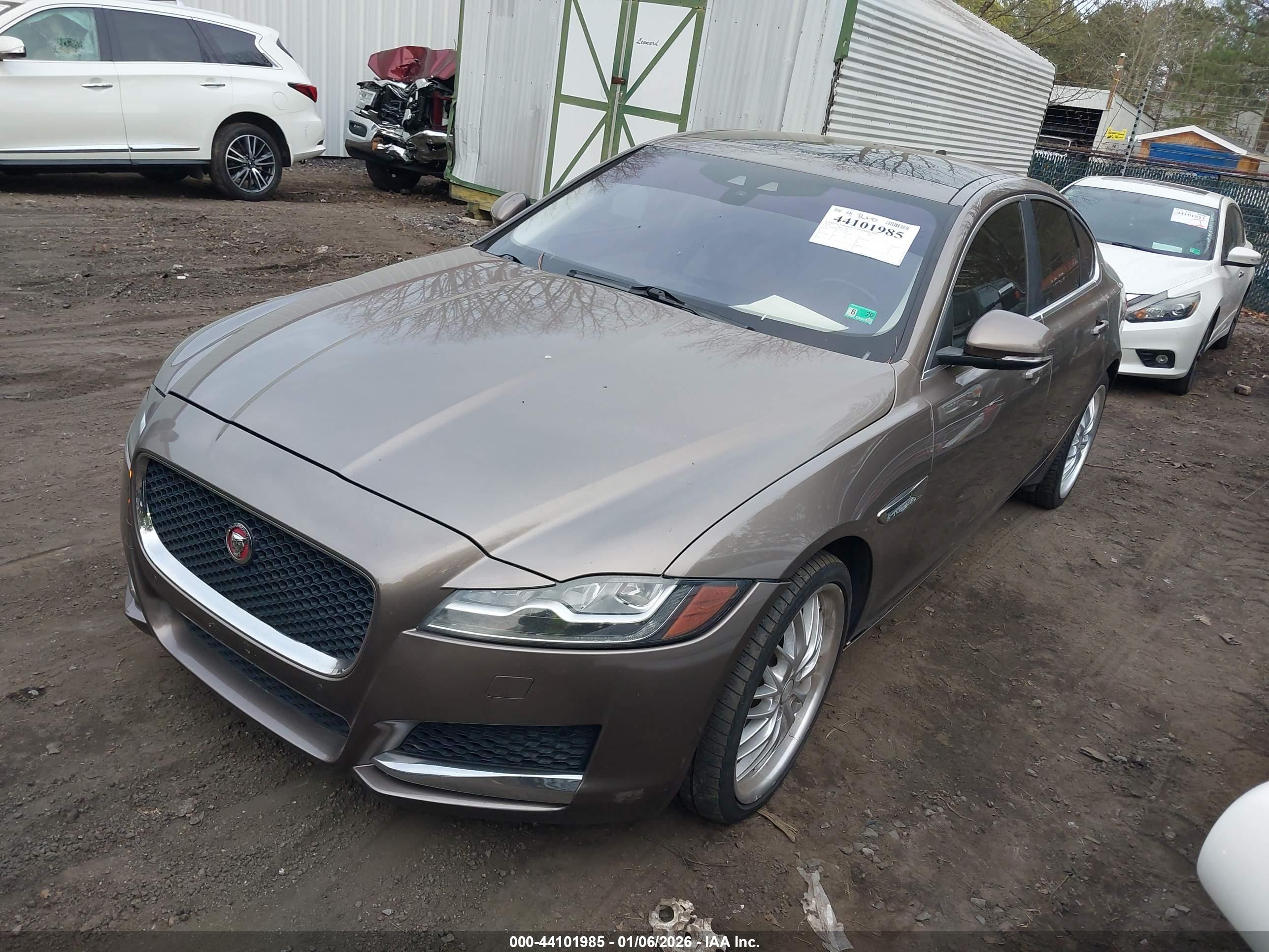 JAGUAR XF image 2