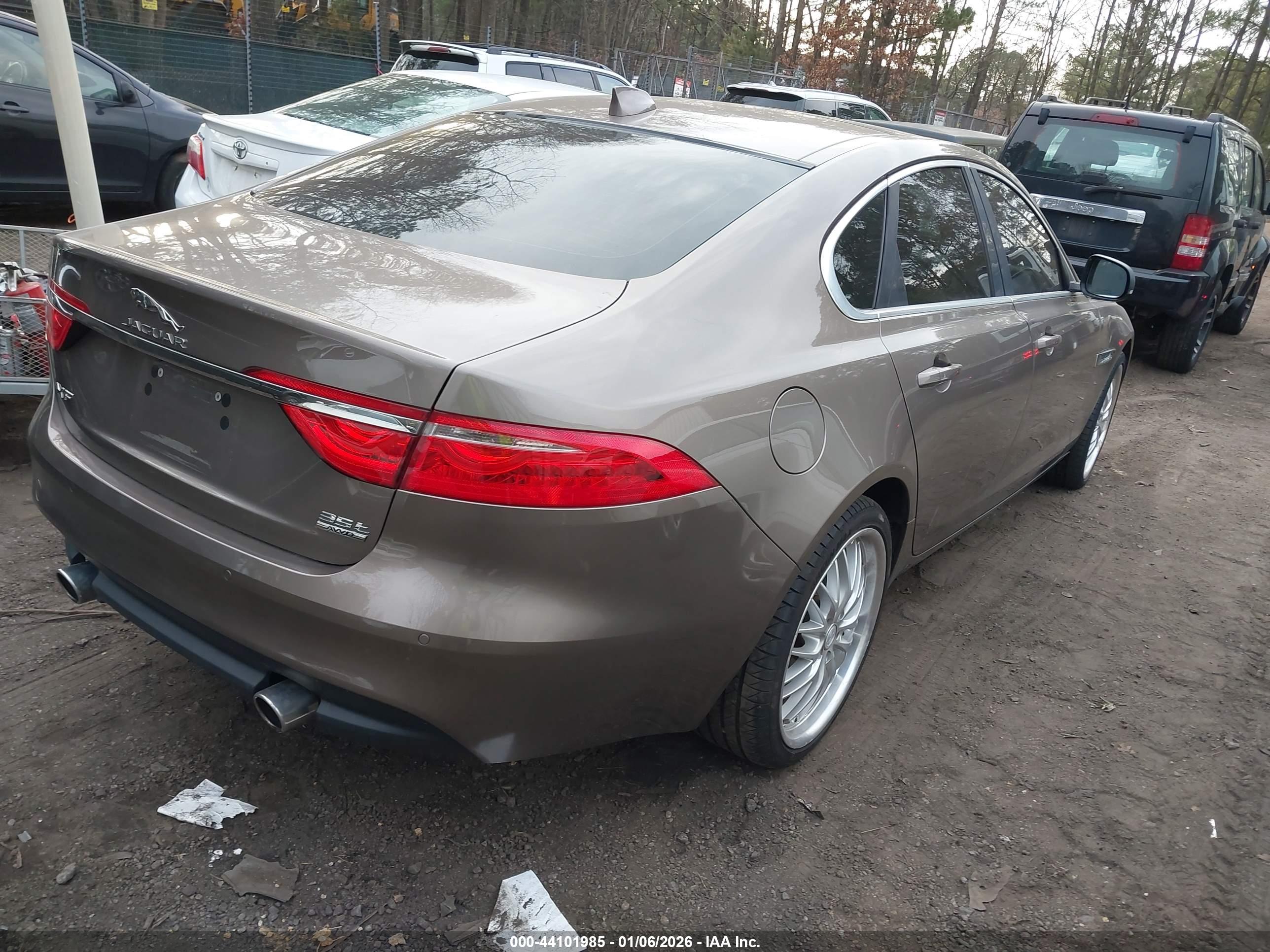 JAGUAR XF image 4