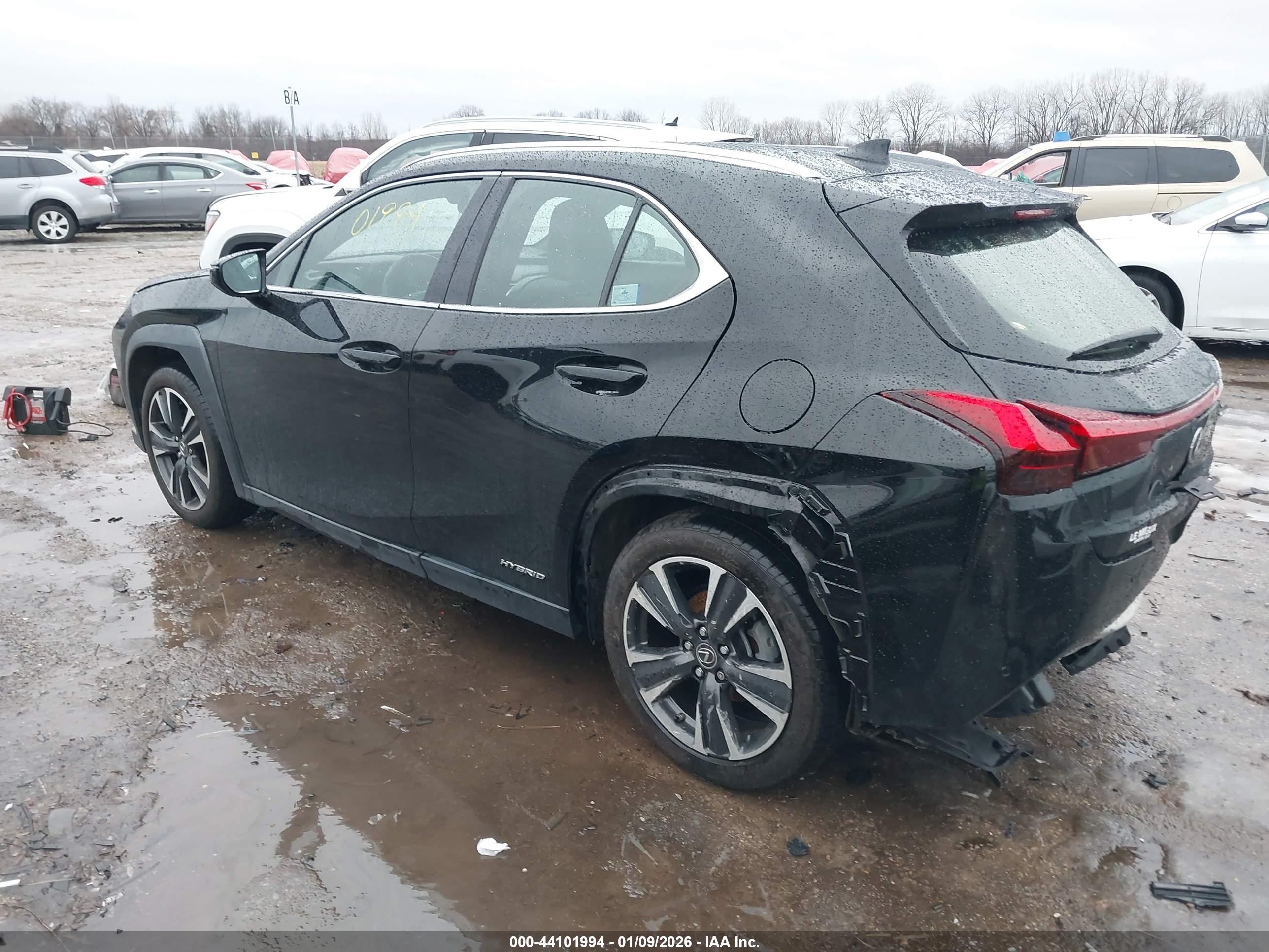 LEXUS UX image 3