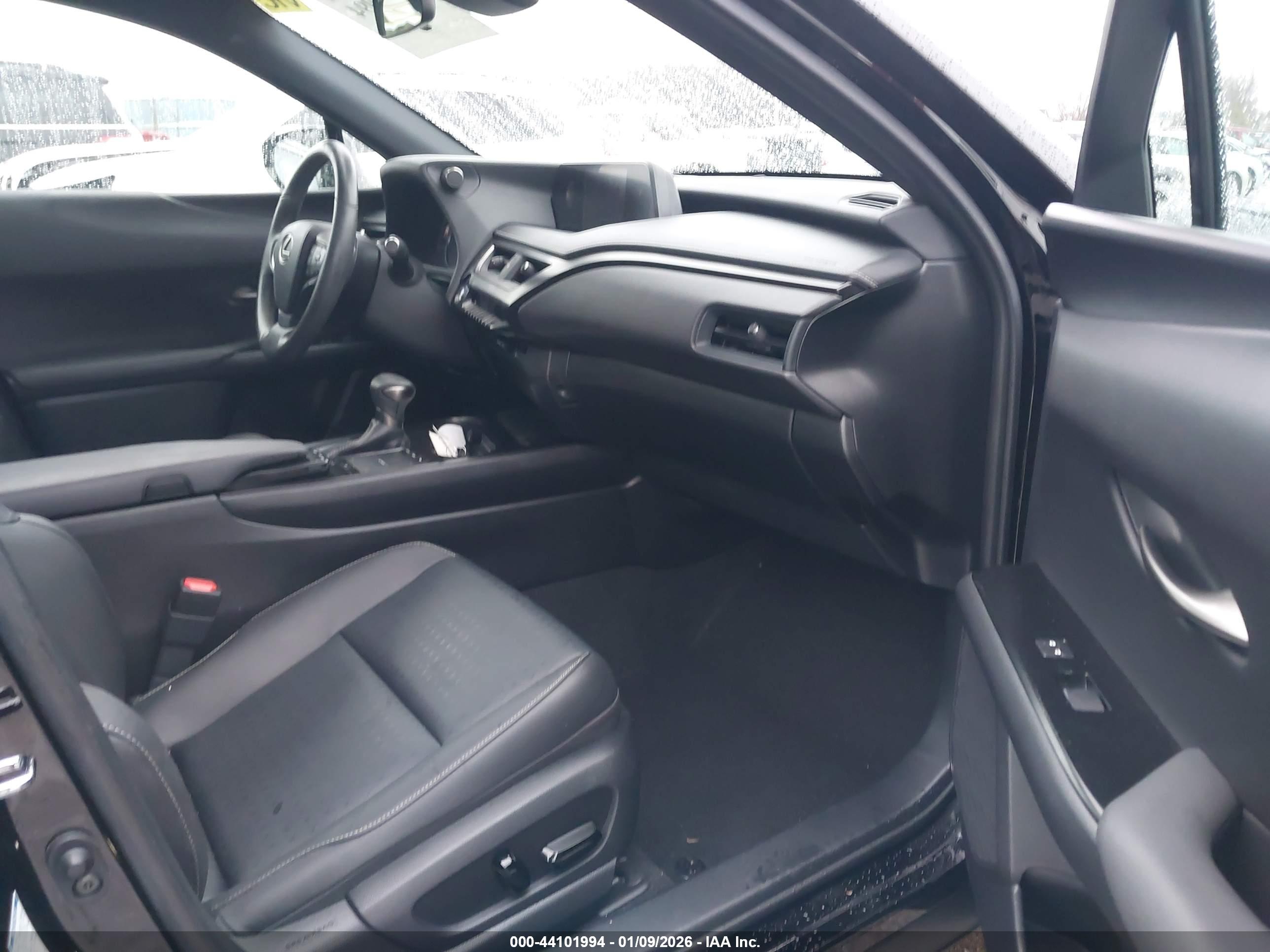 LEXUS UX image 5