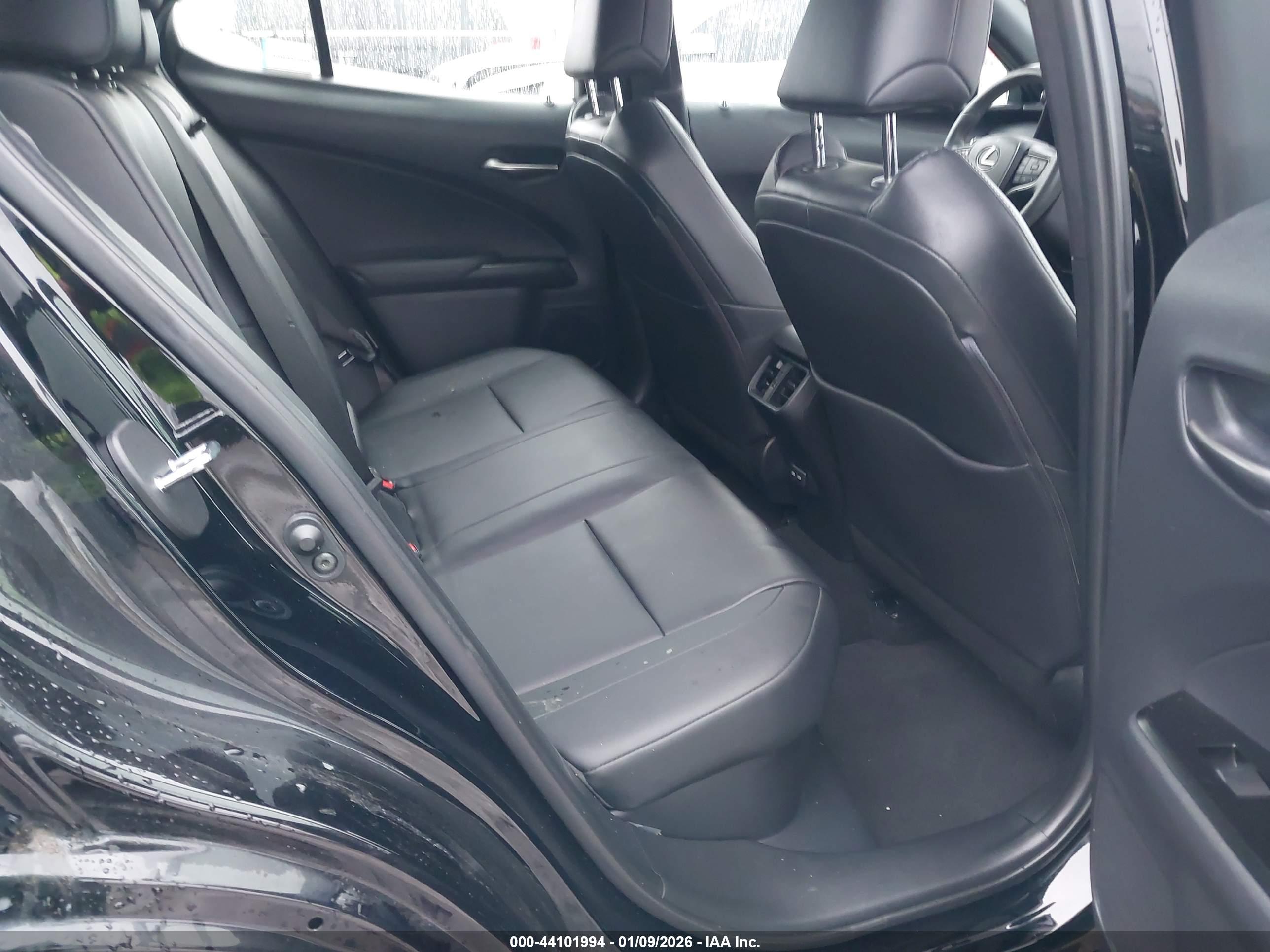 LEXUS UX image 8