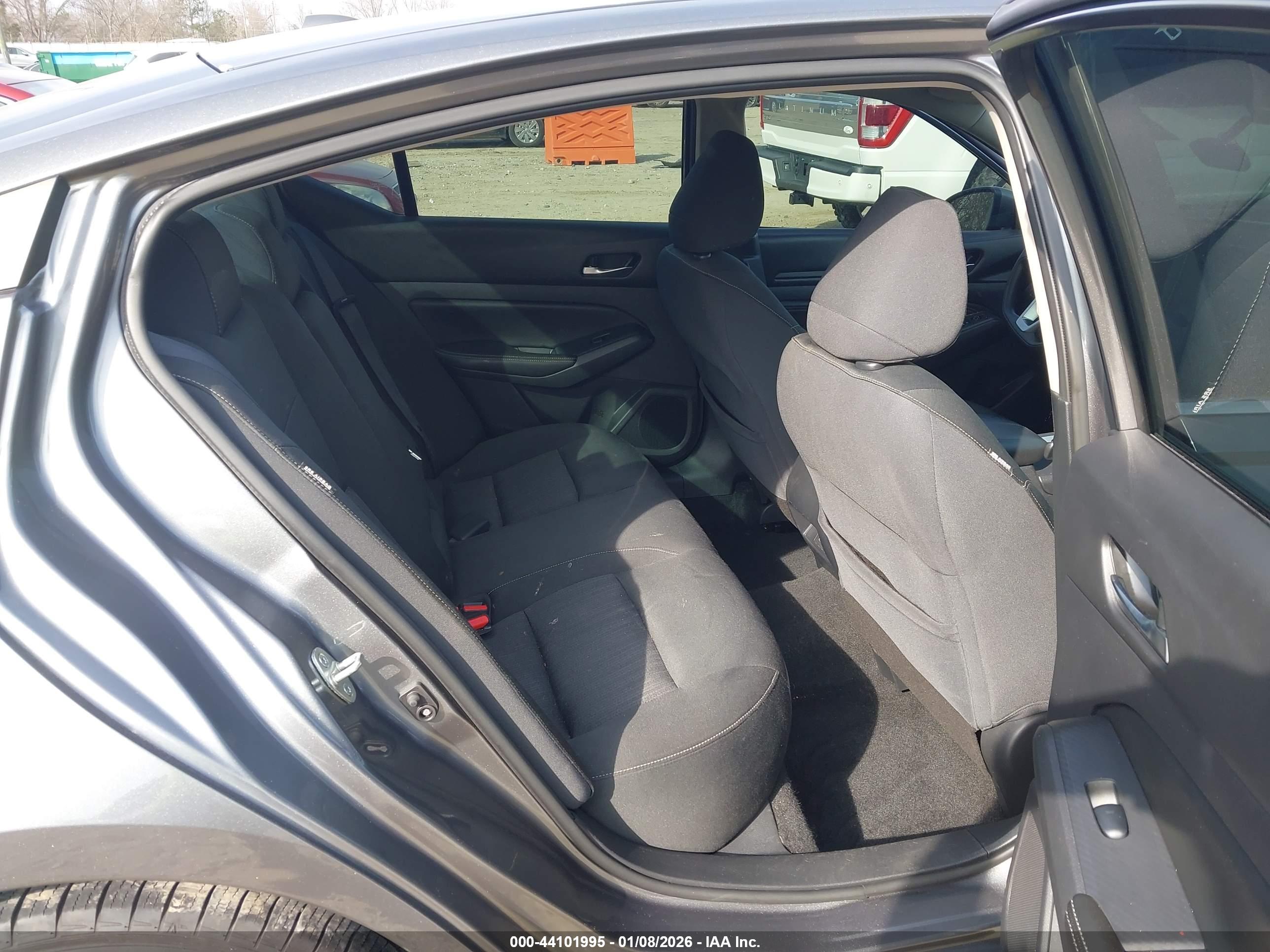 NISSAN ALTIMA image 8