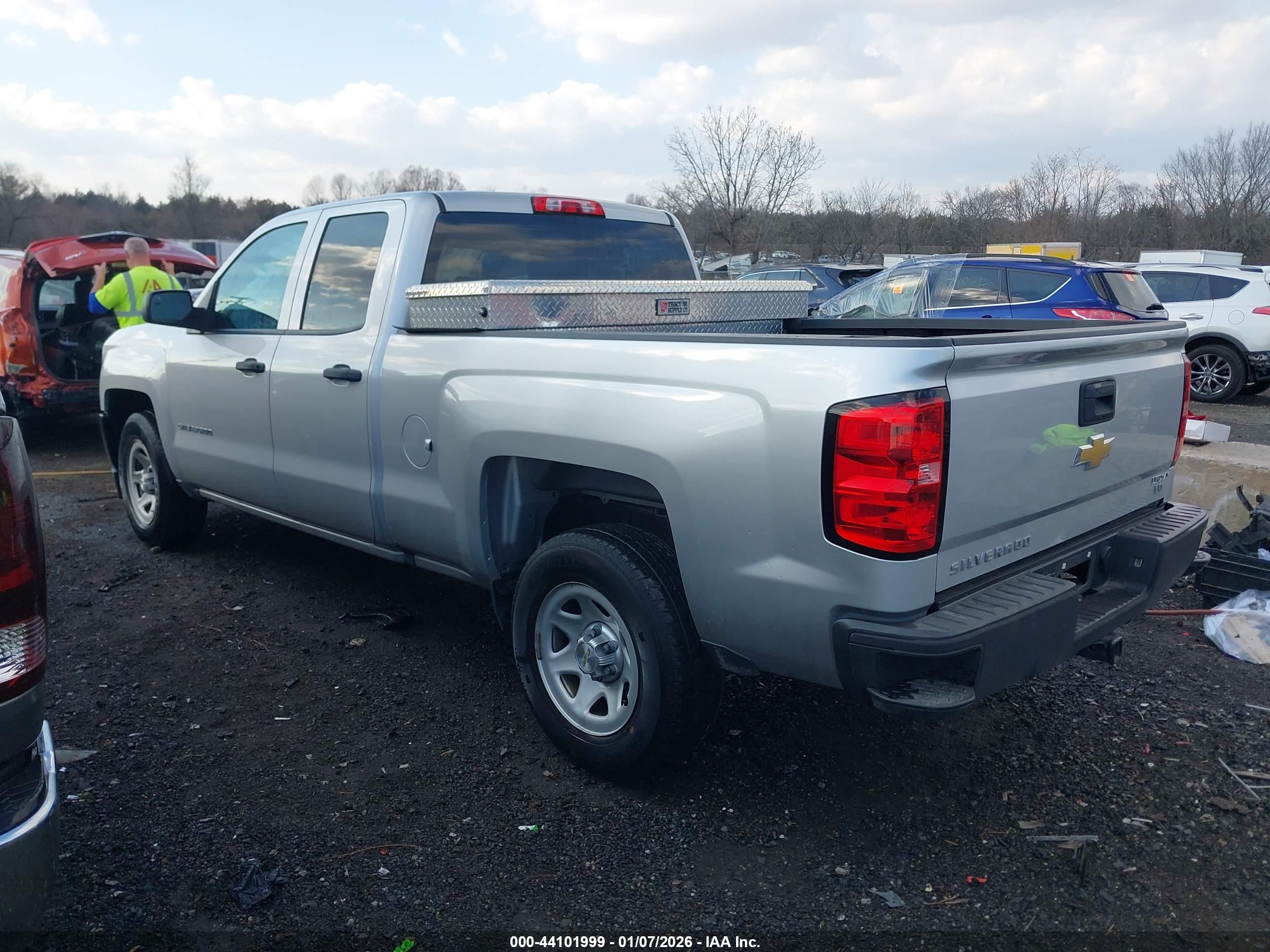 CHEVROLET SILVERADO image 3