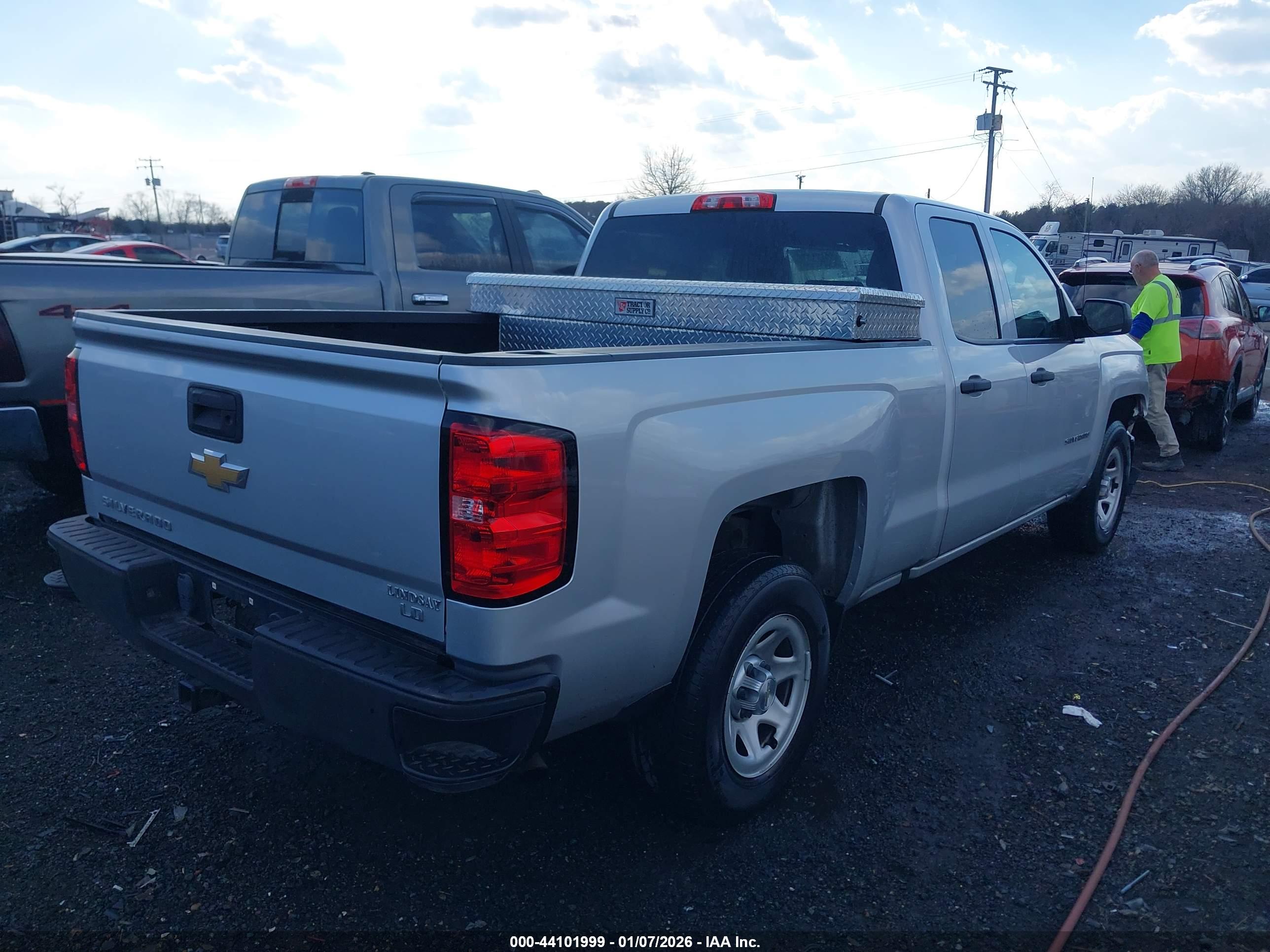 CHEVROLET SILVERADO image 4
