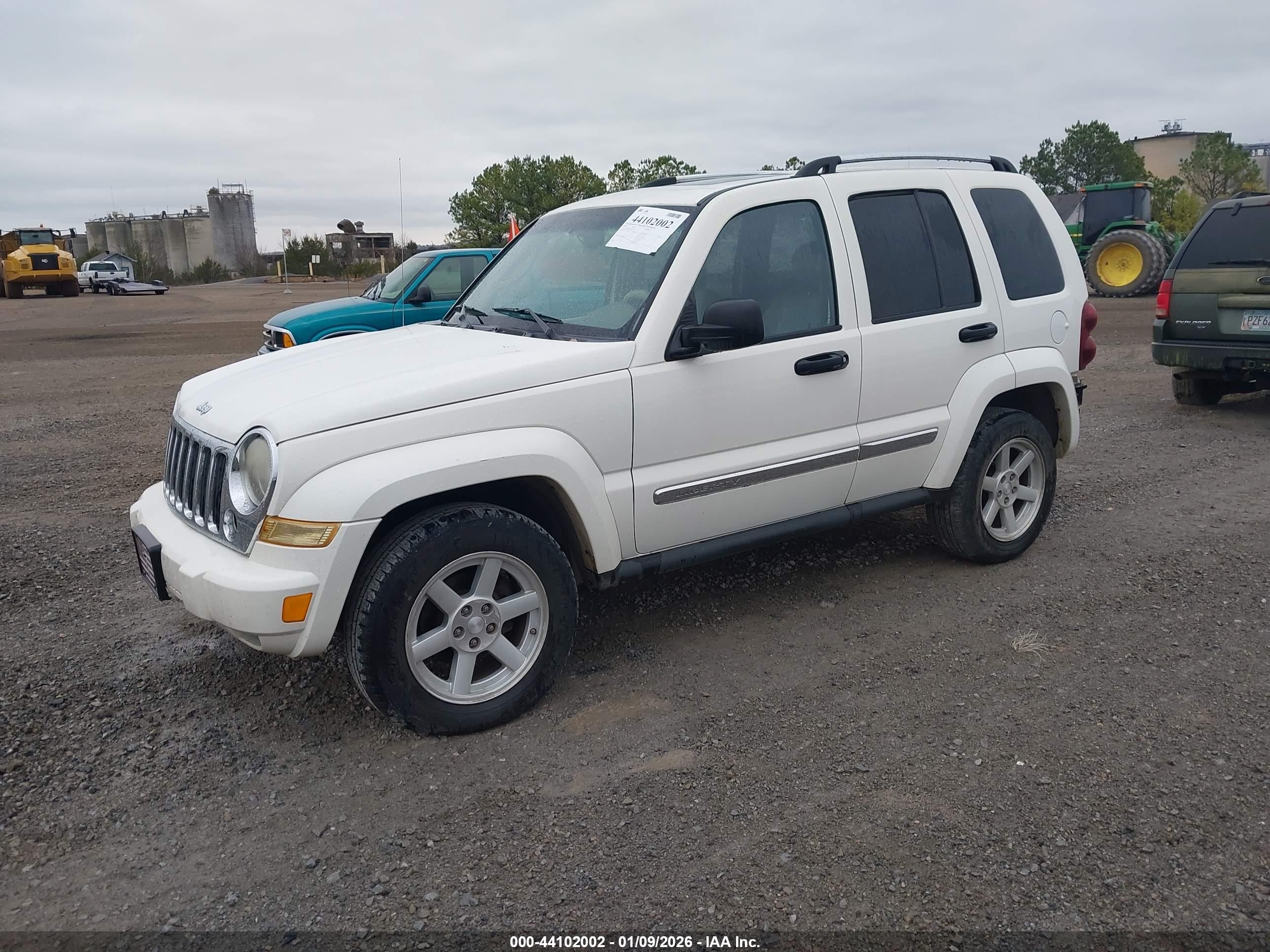 JEEP LIBERTY image 2