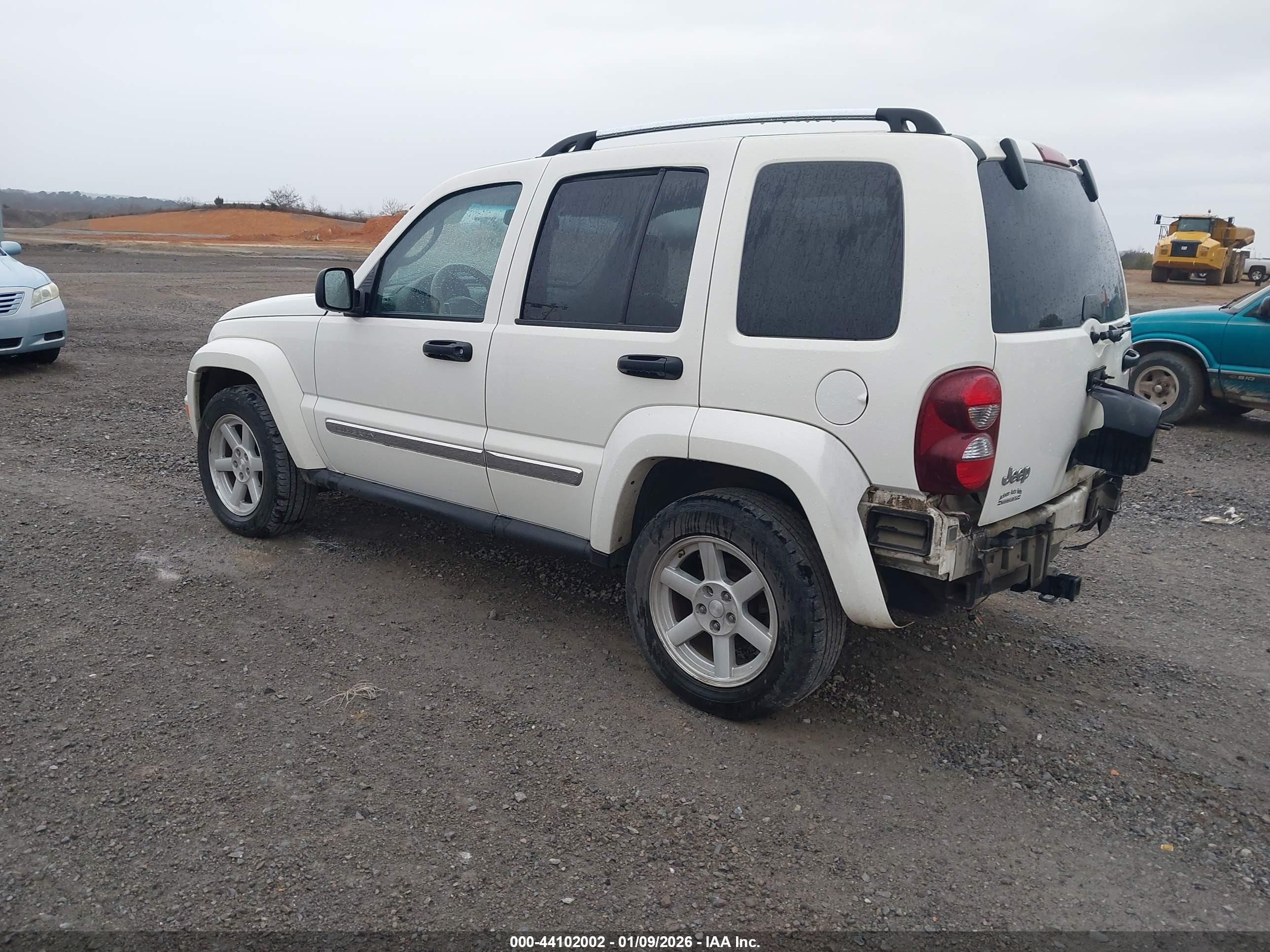 JEEP LIBERTY image 3