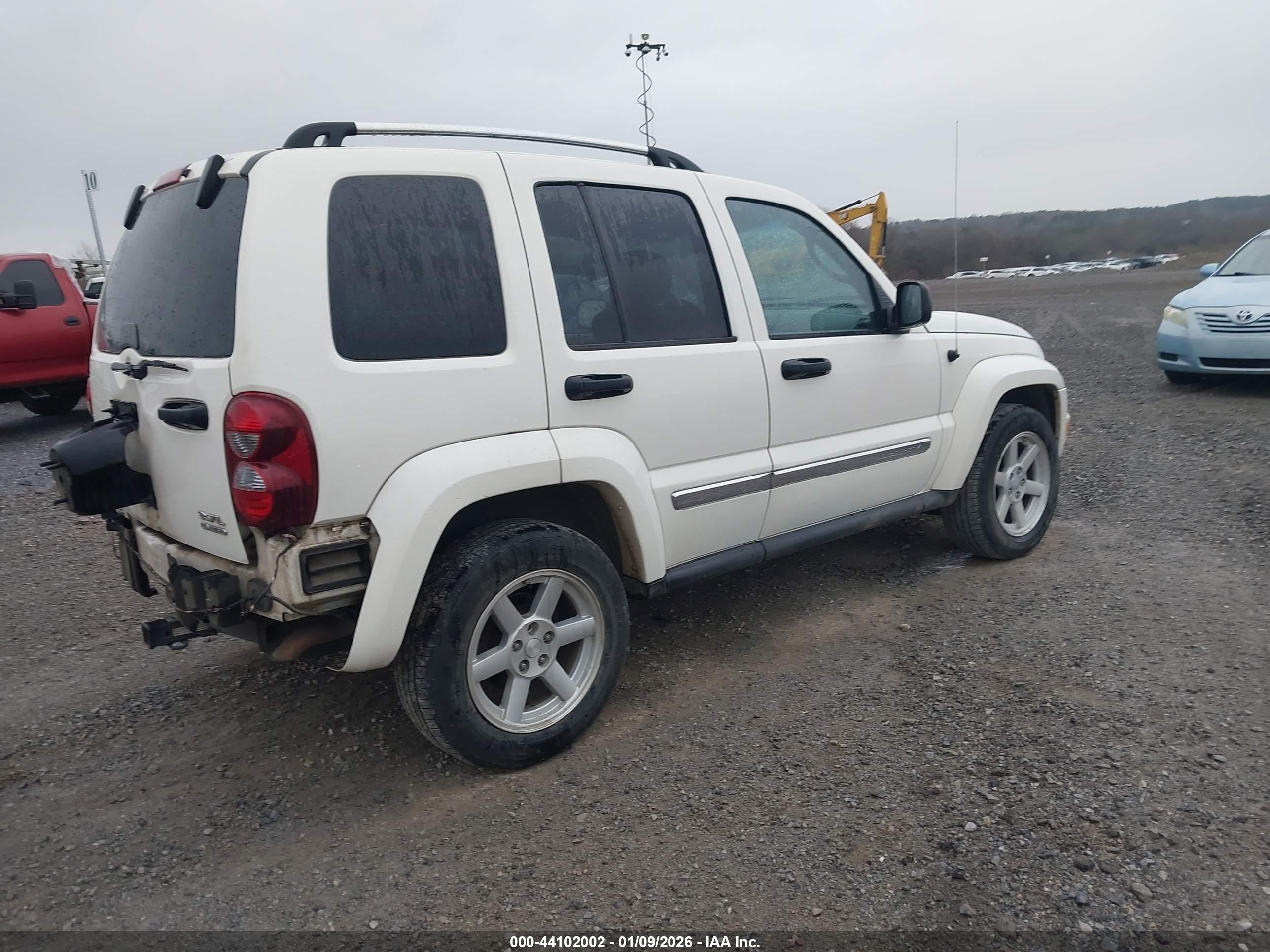 JEEP LIBERTY image 4