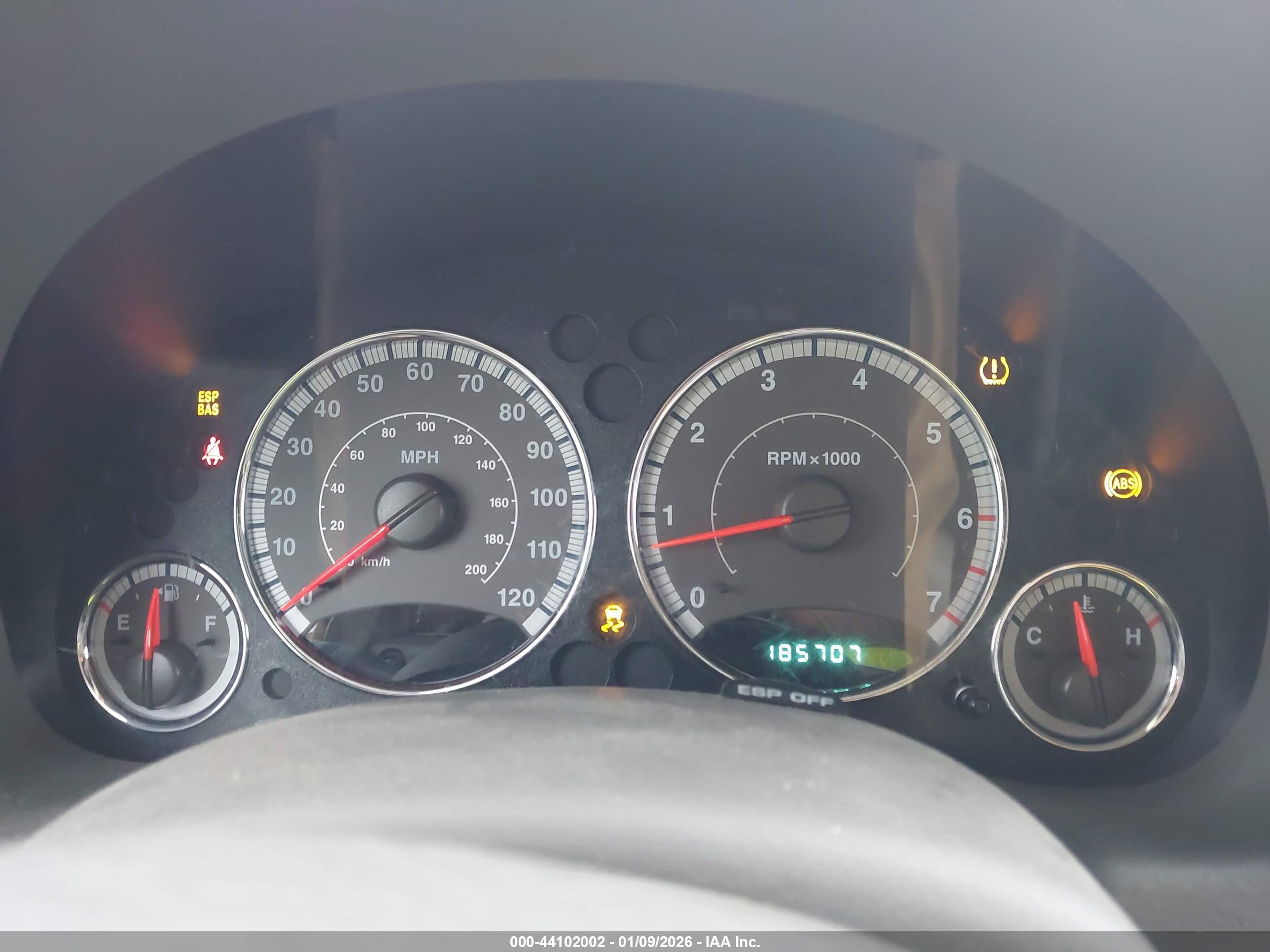 JEEP LIBERTY image 7