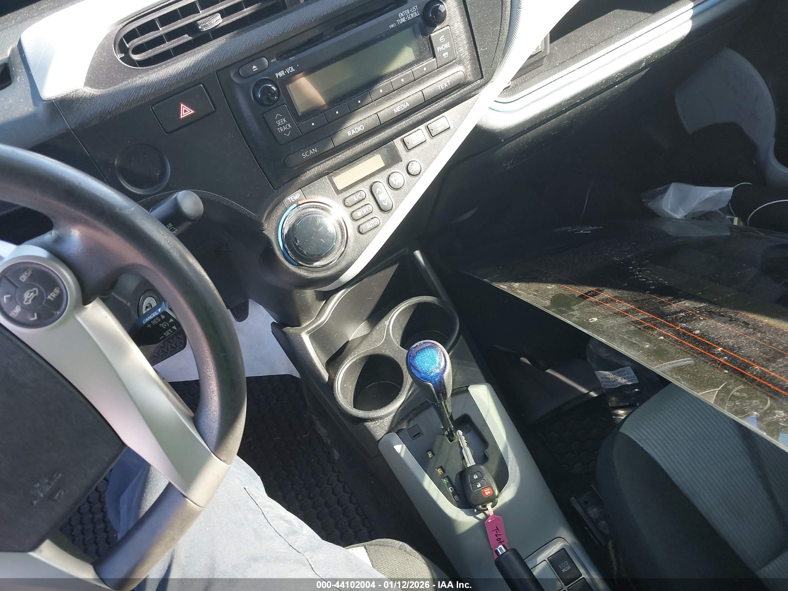 TOYOTA PRIUS image 11