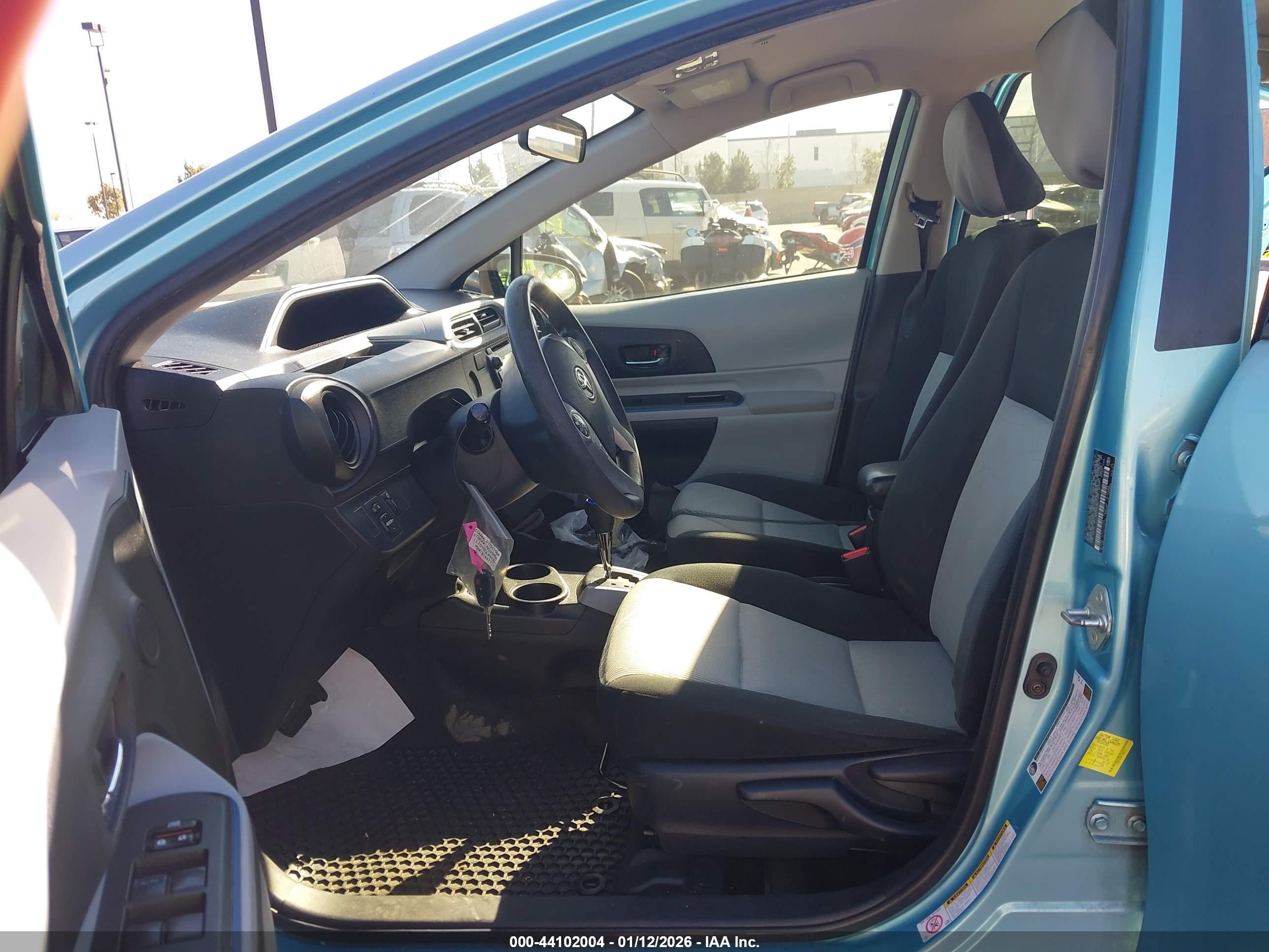TOYOTA PRIUS image 5