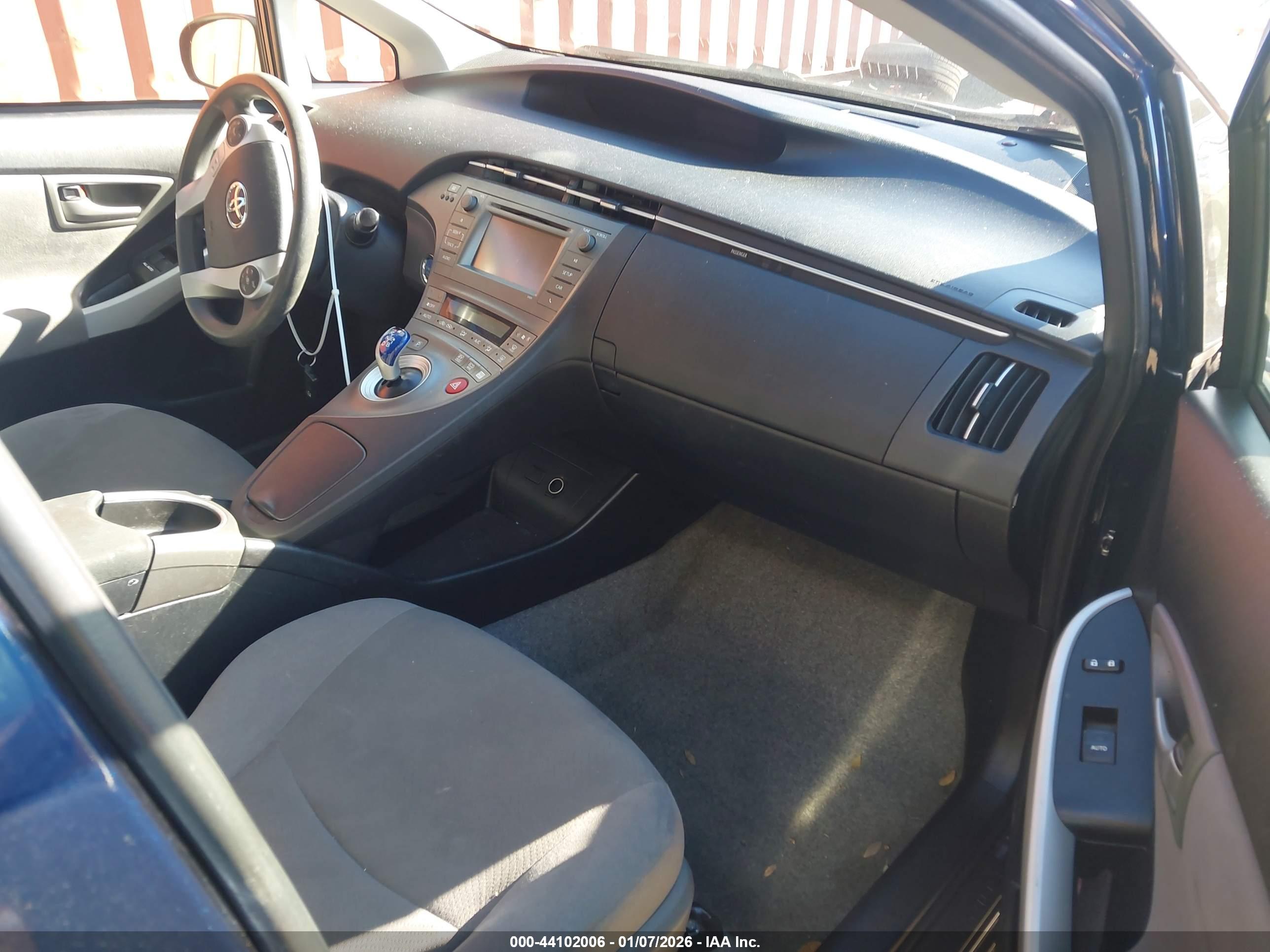 TOYOTA PRIUS image 5