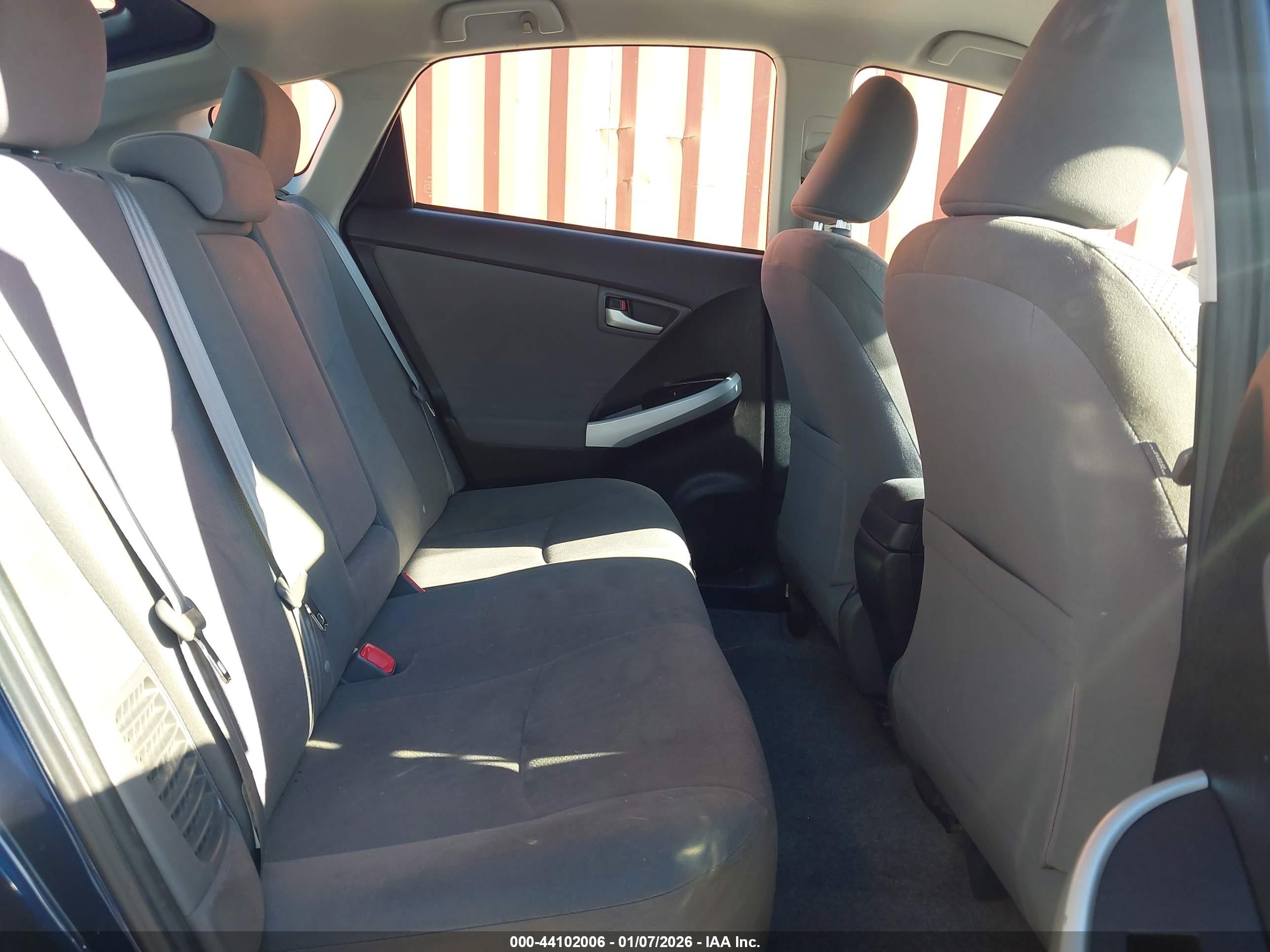 TOYOTA PRIUS image 8
